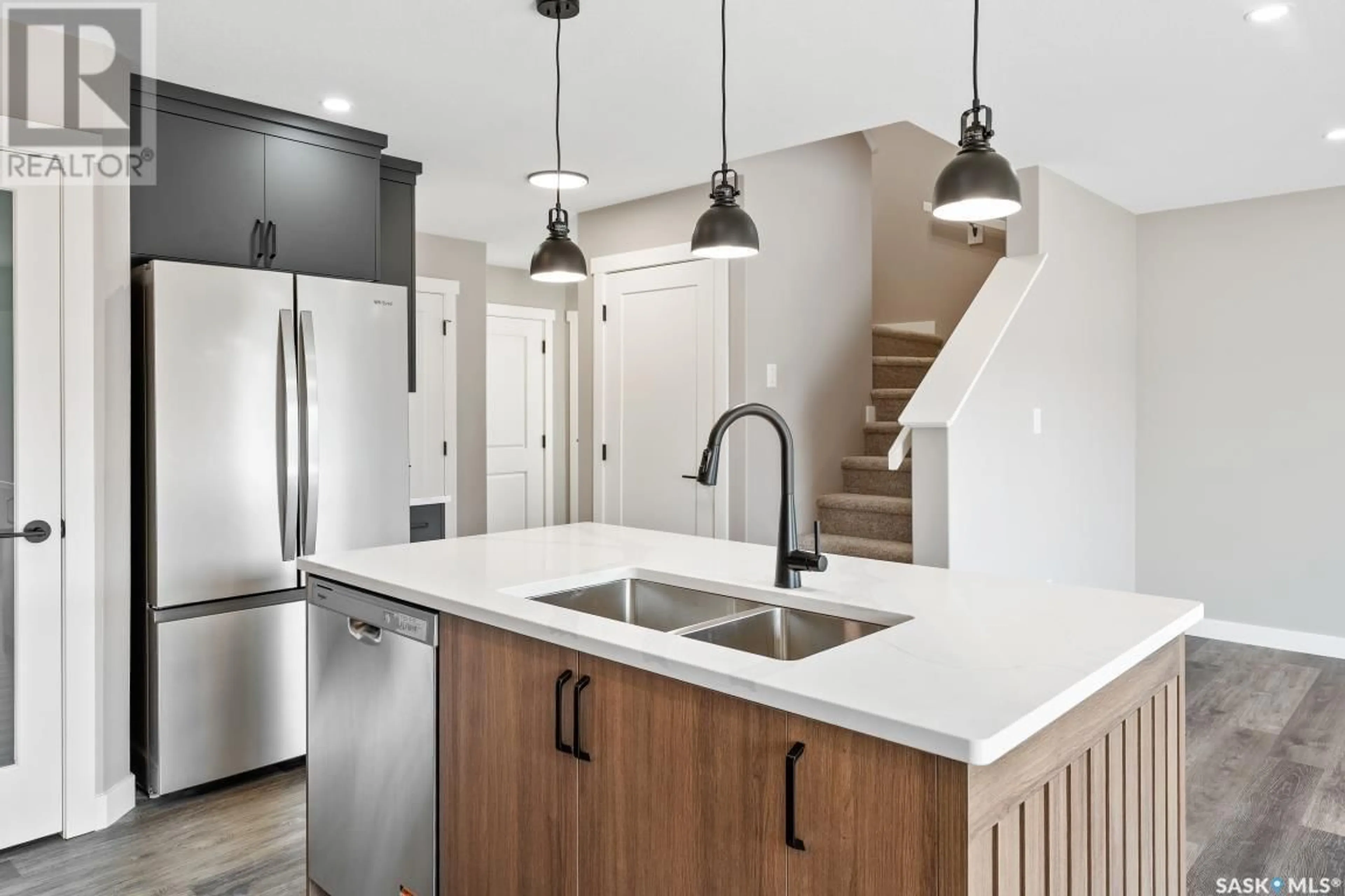 Contemporary kitchen, unknown for 328 MYLES HEIDT LANE, Saskatoon Saskatchewan S7W1J3