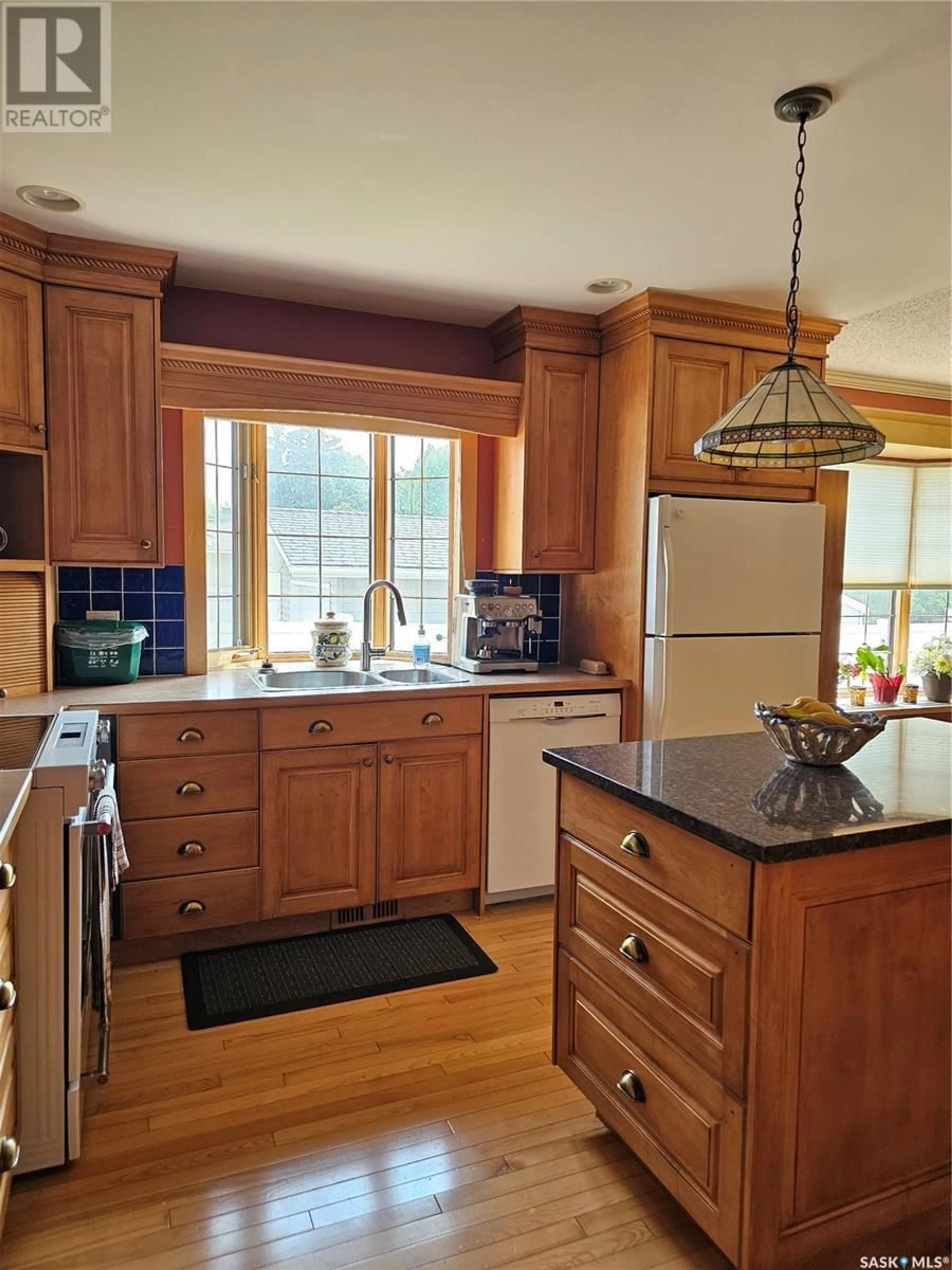 Open concept kitchen, unknown for 702 MCKERCHER DRIVE, Saskatoon Saskatchewan S7H3W7