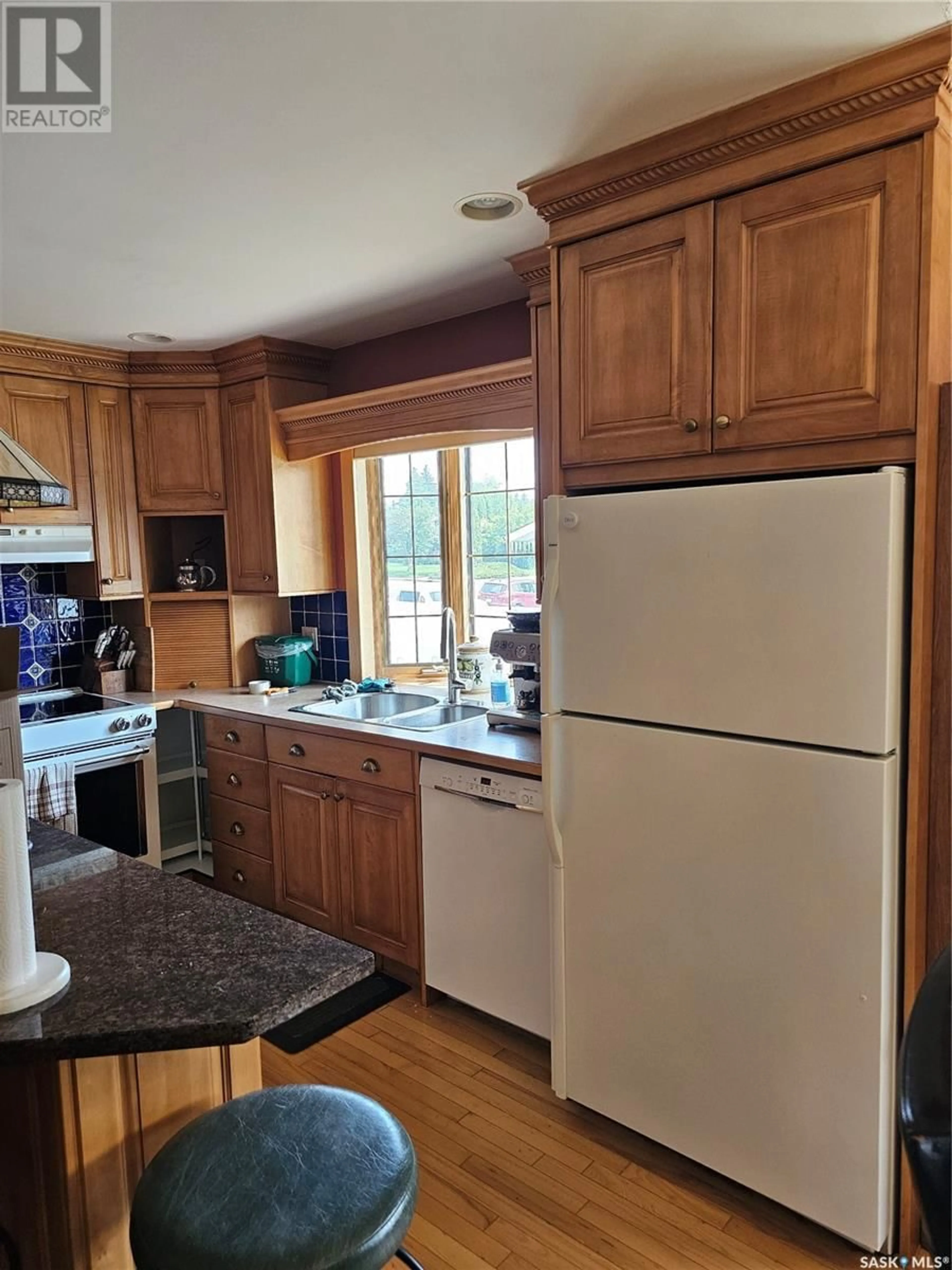 Standard kitchen, unknown for 702 MCKERCHER DRIVE, Saskatoon Saskatchewan S7H3W7