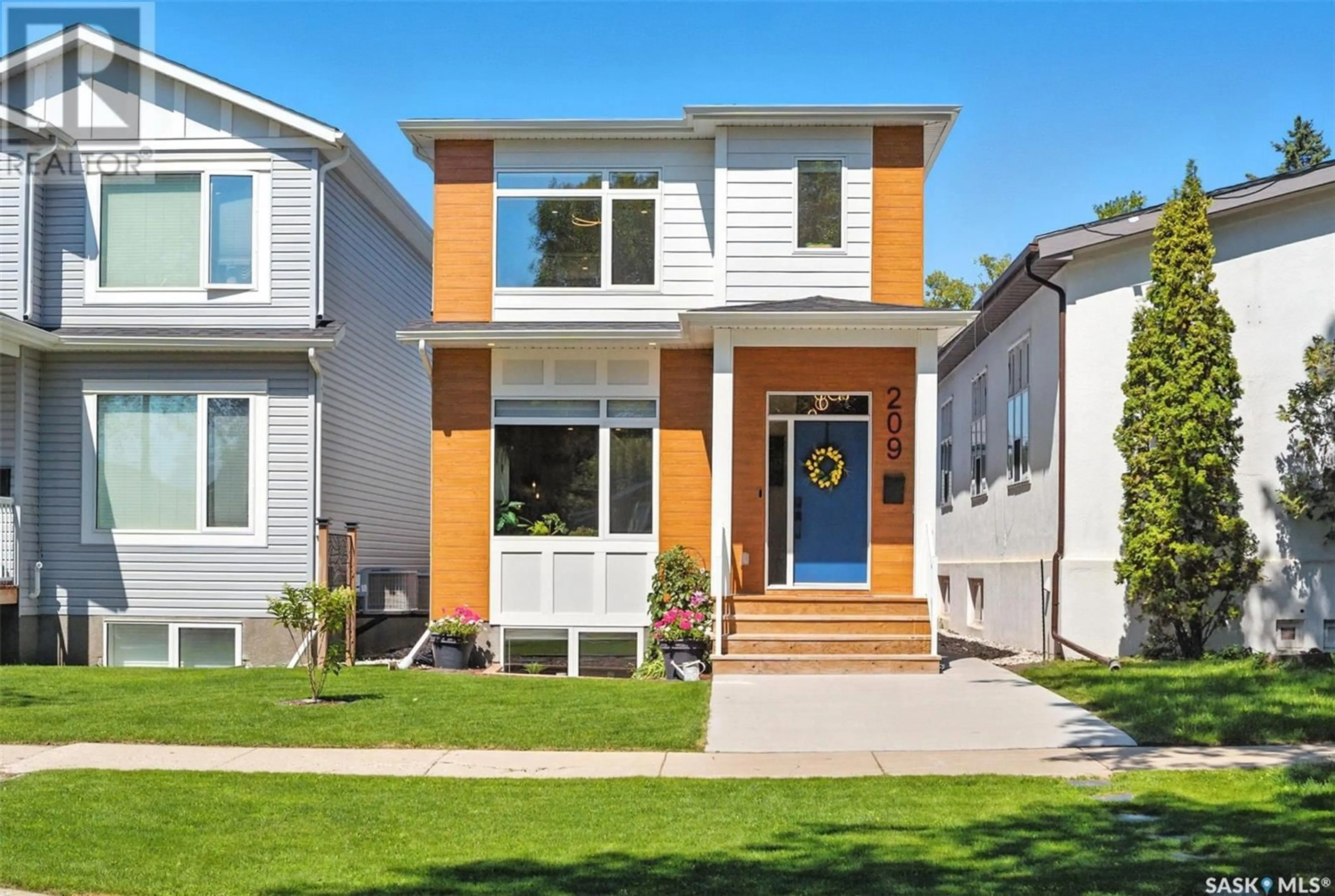 Home with vinyl exterior material, street for 209 2ND STREET E, Saskatoon Saskatchewan S7H1N5