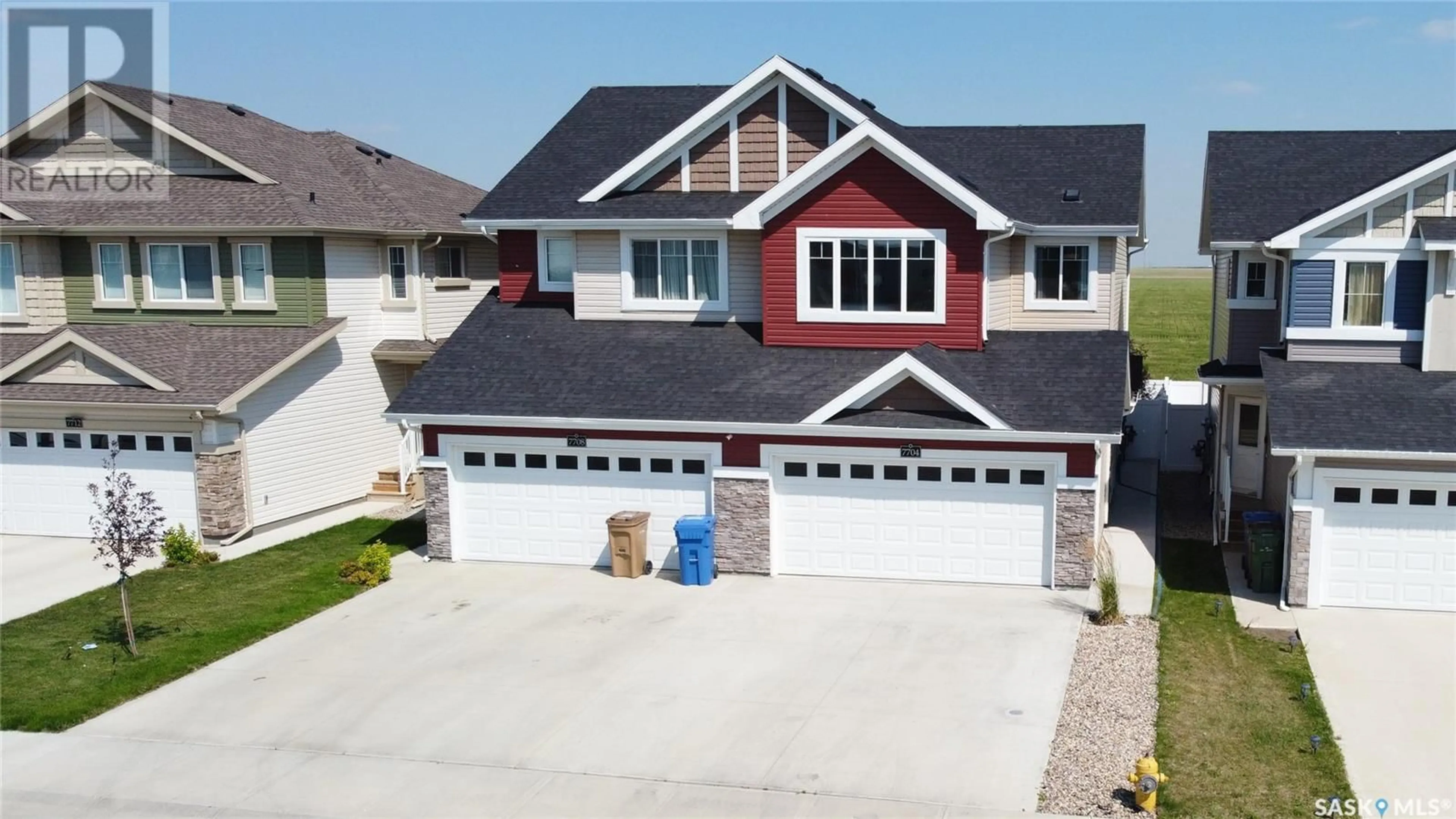 Home with vinyl exterior material, street for 7704 WALSH AVENUE, Regina Saskatchewan S4Y0H2