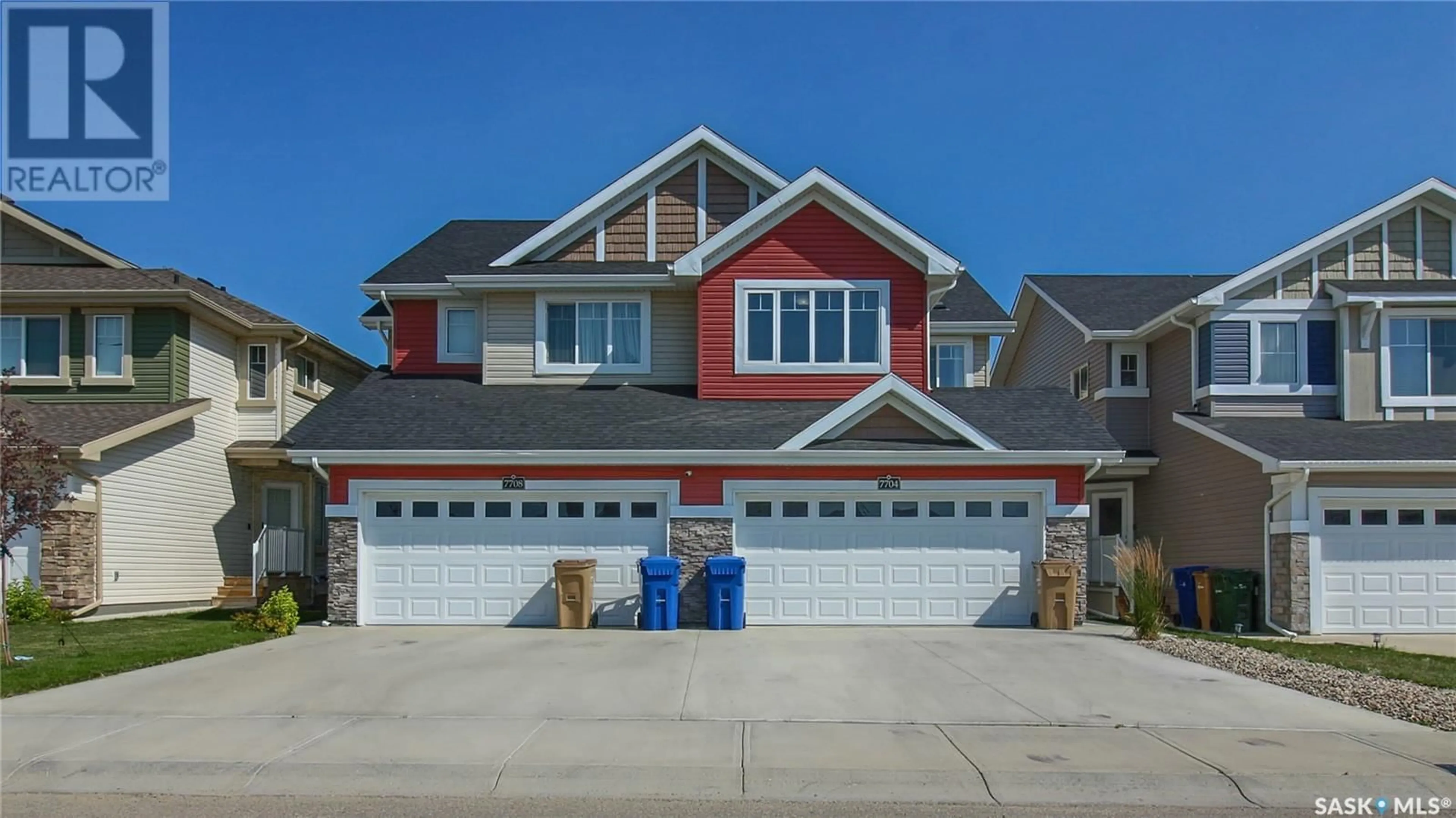 Home with vinyl exterior material, street for 7704 WALSH AVENUE, Regina Saskatchewan S4Y0H2