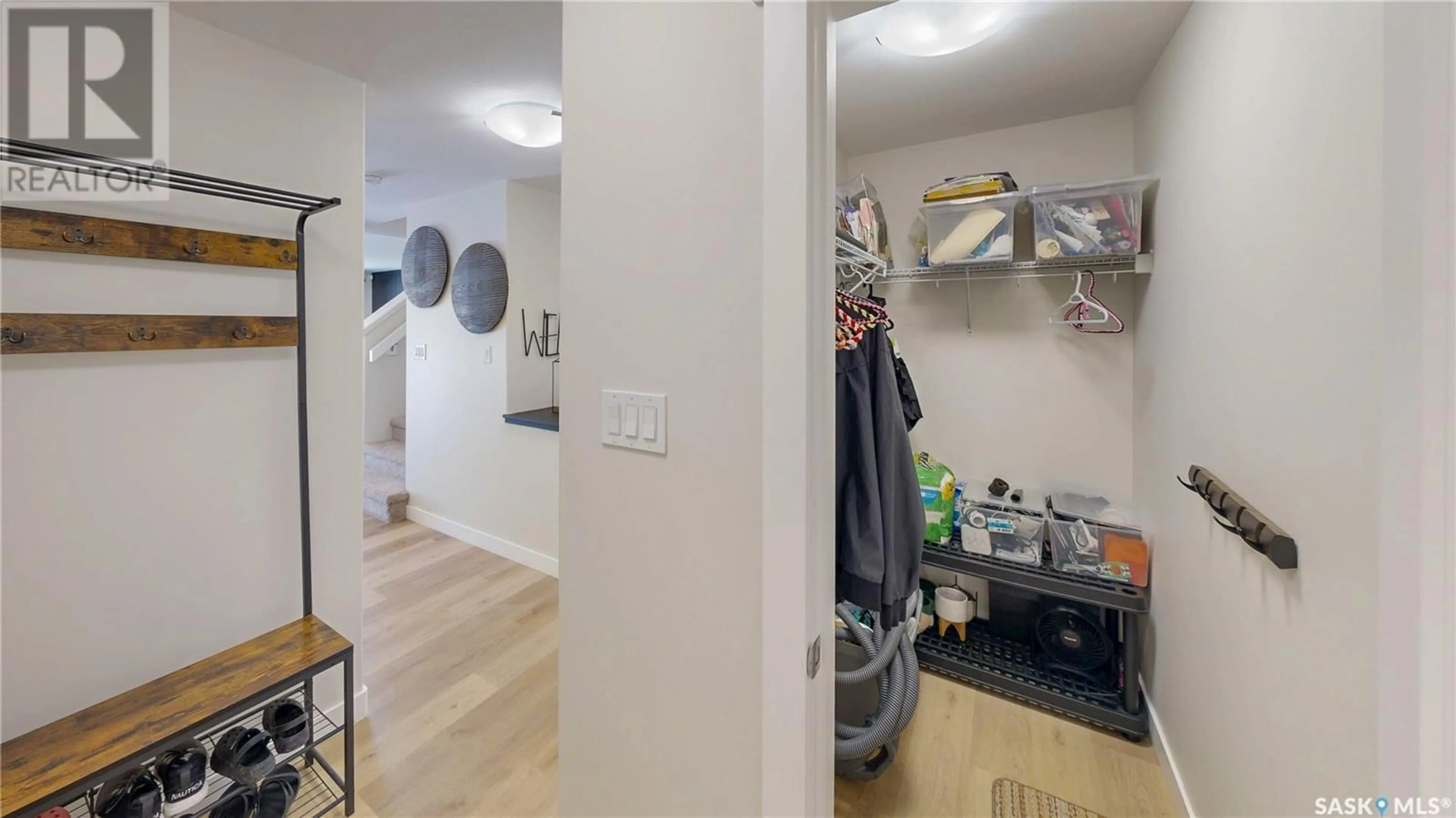 Indoor entryway for 7704 WALSH AVENUE, Regina Saskatchewan S4Y0H2