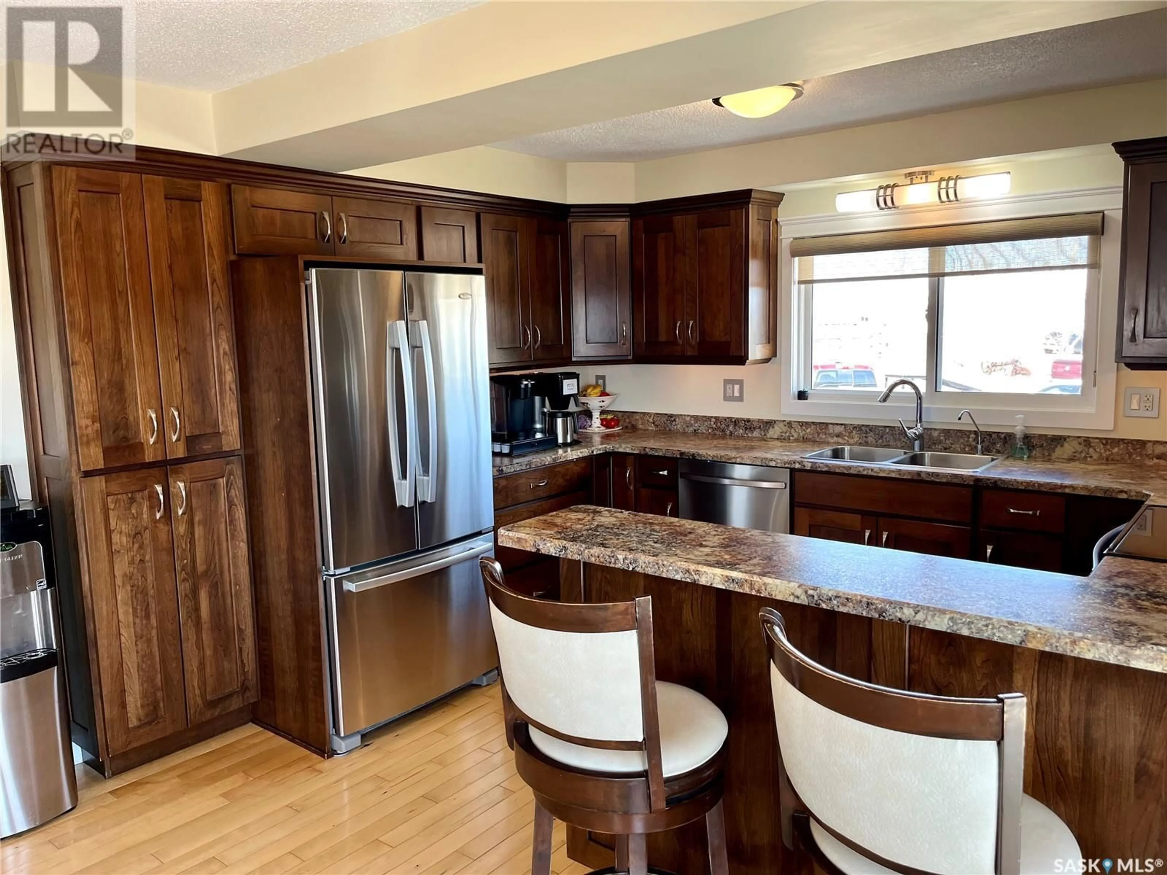 Open concept kitchen, unknown for CADRAIN ACRES, Swift Current Rm No. 137 Saskatchewan S9H5K8