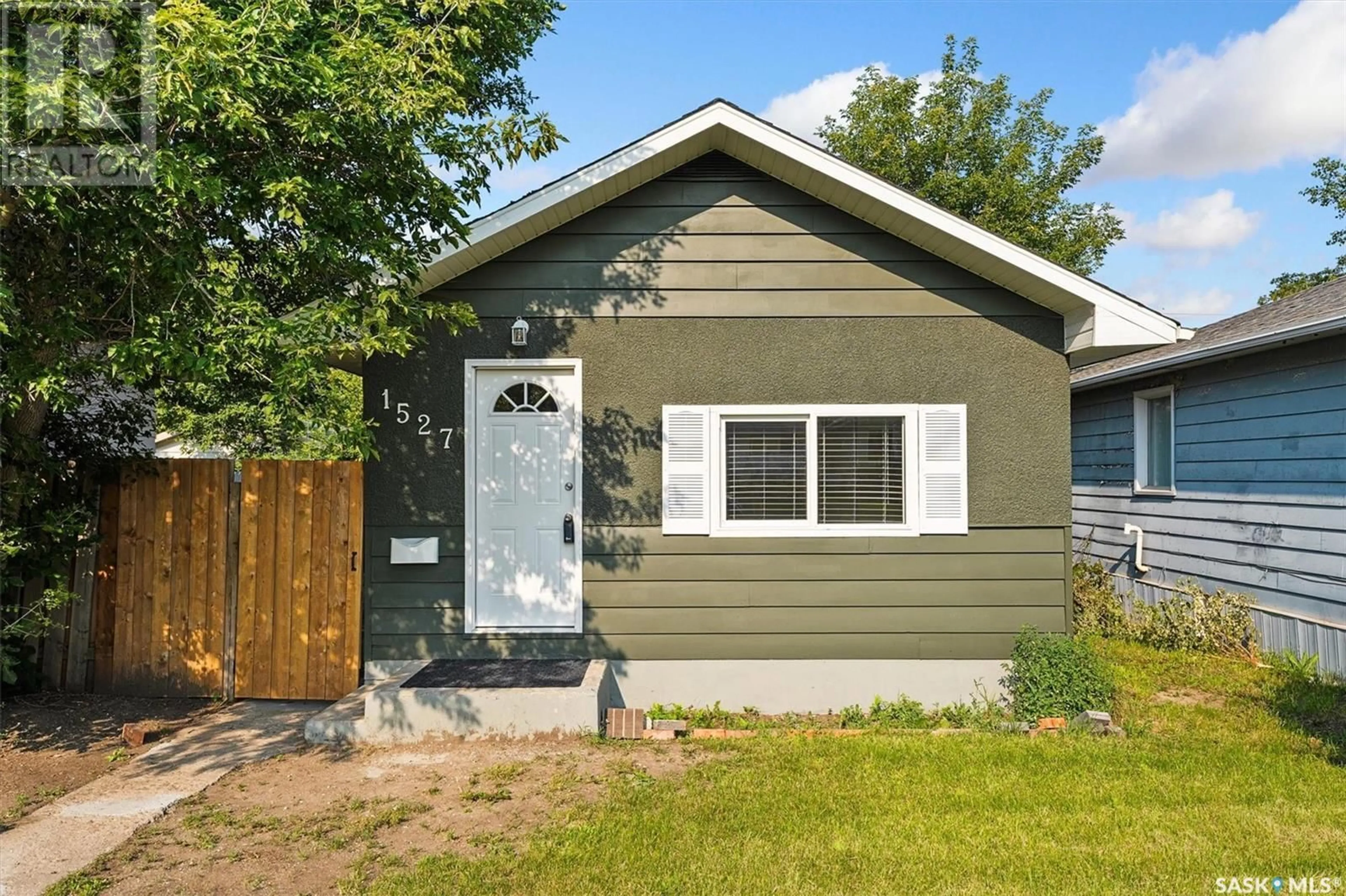 Home with vinyl exterior material, street for 1527 G AVENUE, Saskatoon Saskatchewan S7L2B1