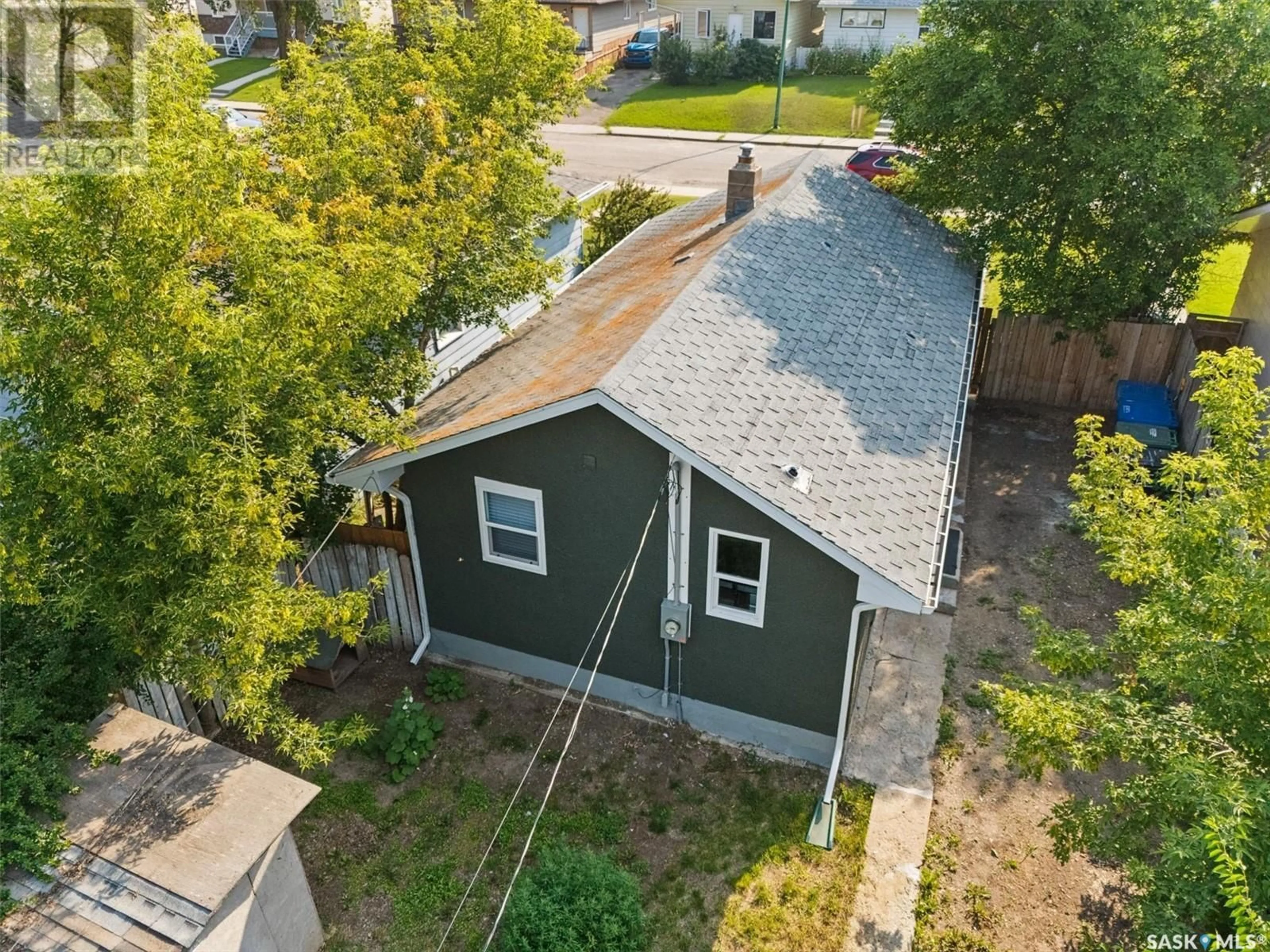 A pic from outside/outdoor area/front of a property/back of a property/a pic from drone, street for 1527 G AVENUE, Saskatoon Saskatchewan S7L2B1