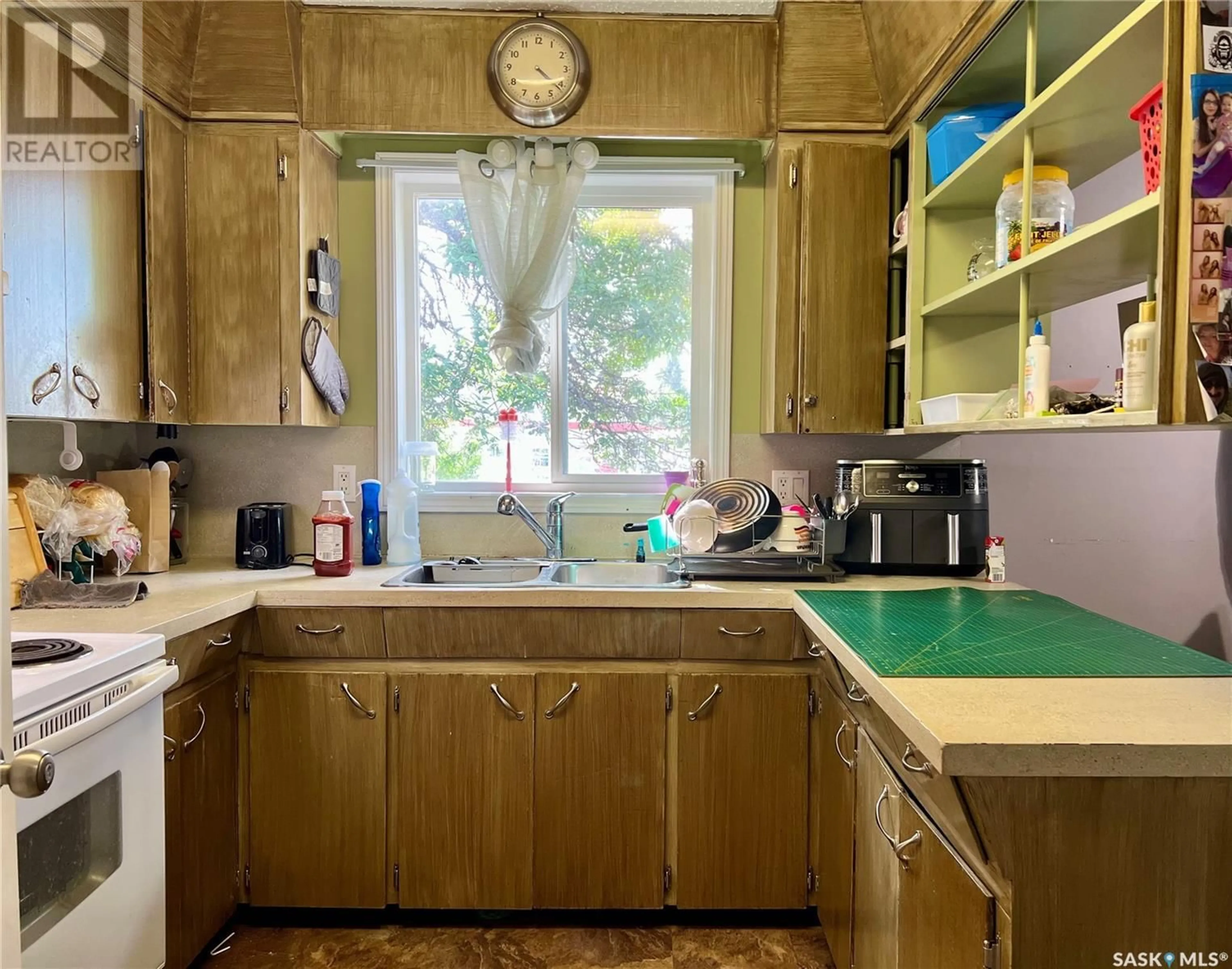 Standard kitchen, unknown for 614 CENTRE STREET, Meadow Lake Saskatchewan S9X1G1