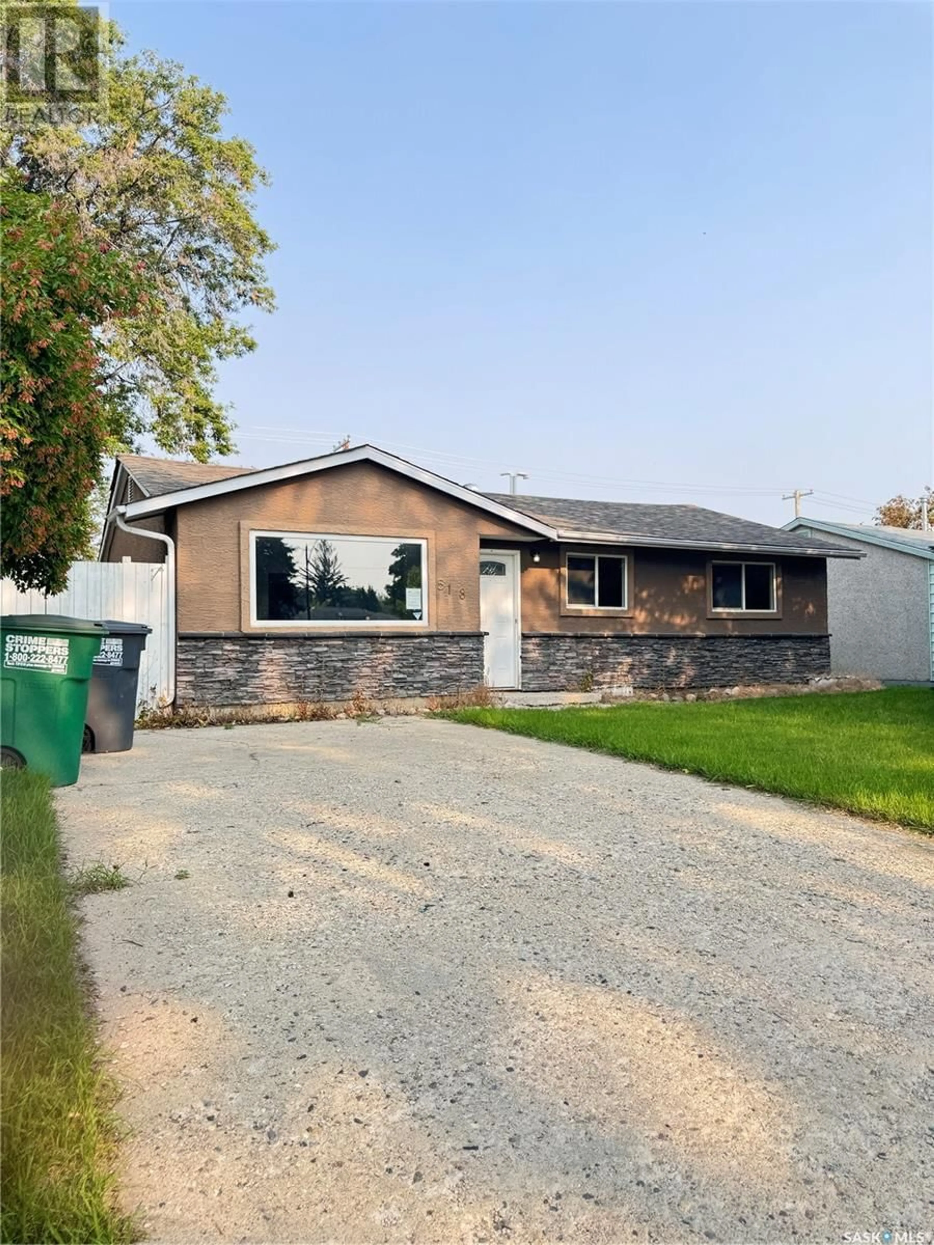 Home with vinyl exterior material, street for 518 U AVENUE, Saskatoon Saskatchewan S7M3C7