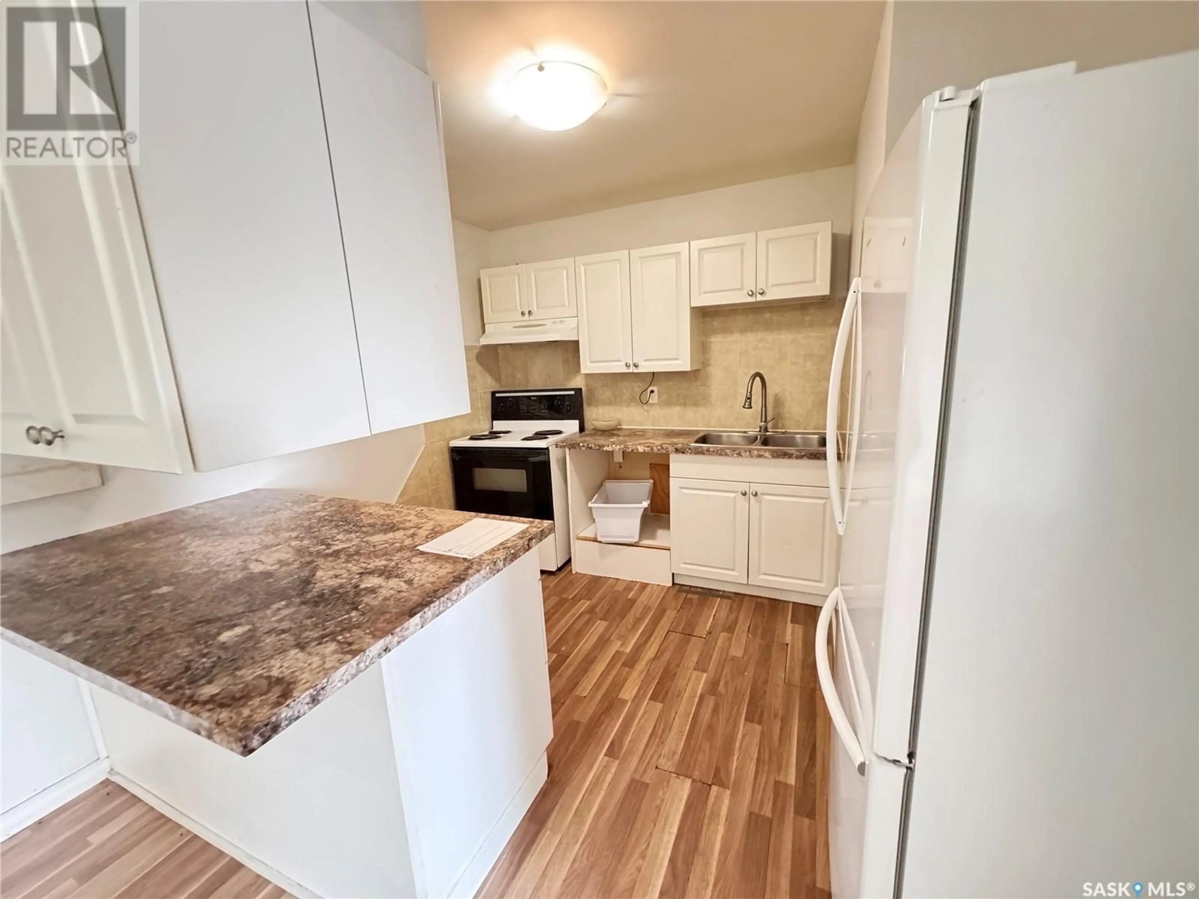 Standard kitchen, unknown for 518 U AVENUE, Saskatoon Saskatchewan S7M3C7