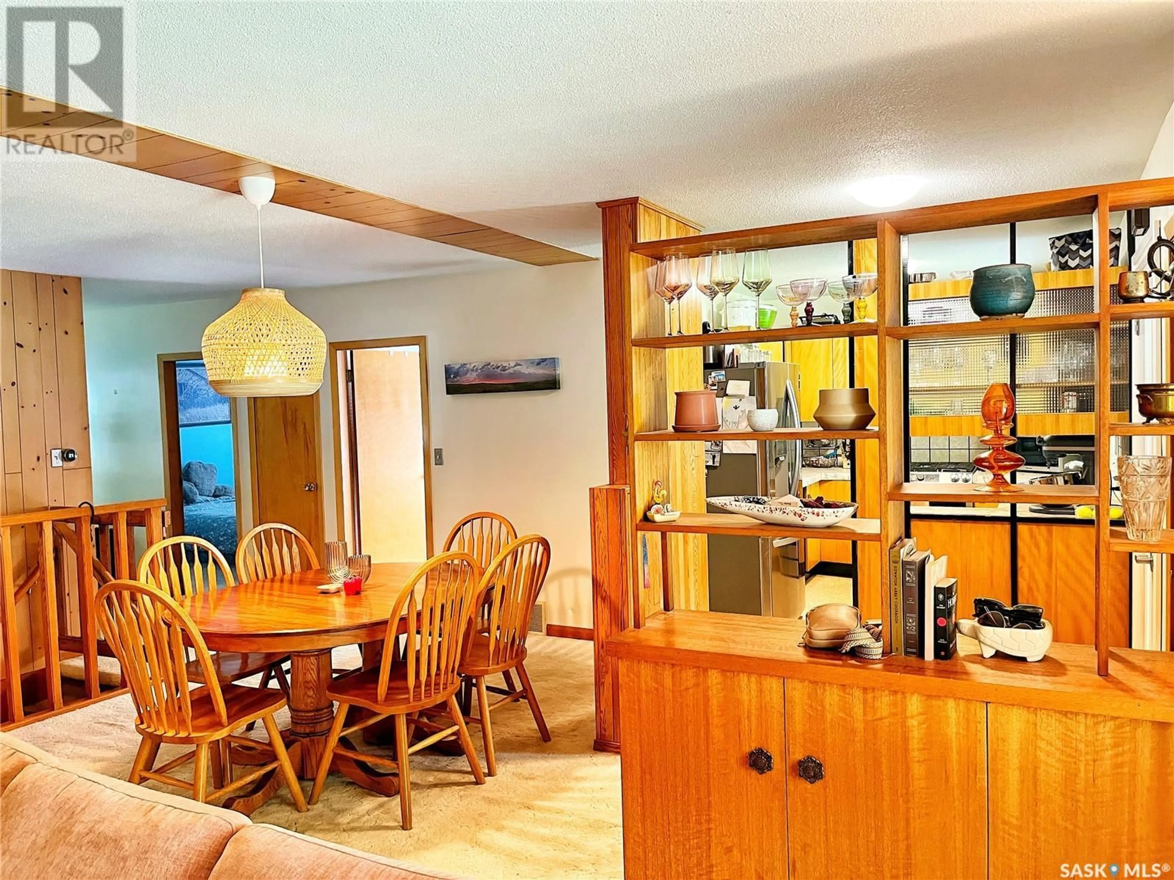 Dining room, wood/laminate floor for 792 3RD STREET, Shaunavon Saskatchewan S0N0C4