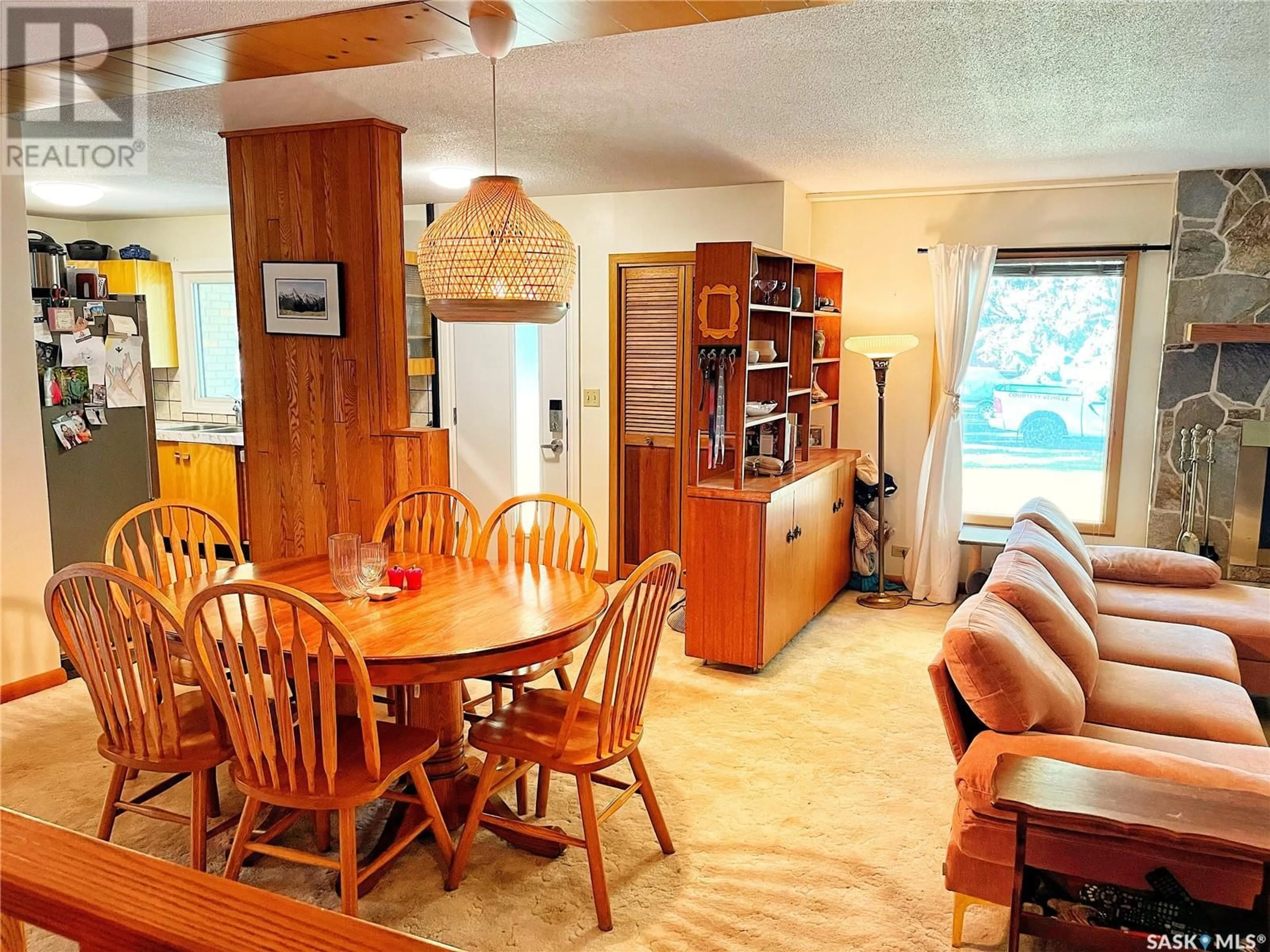 Dining room, wood/laminate floor for 792 3RD STREET, Shaunavon Saskatchewan S0N0C4