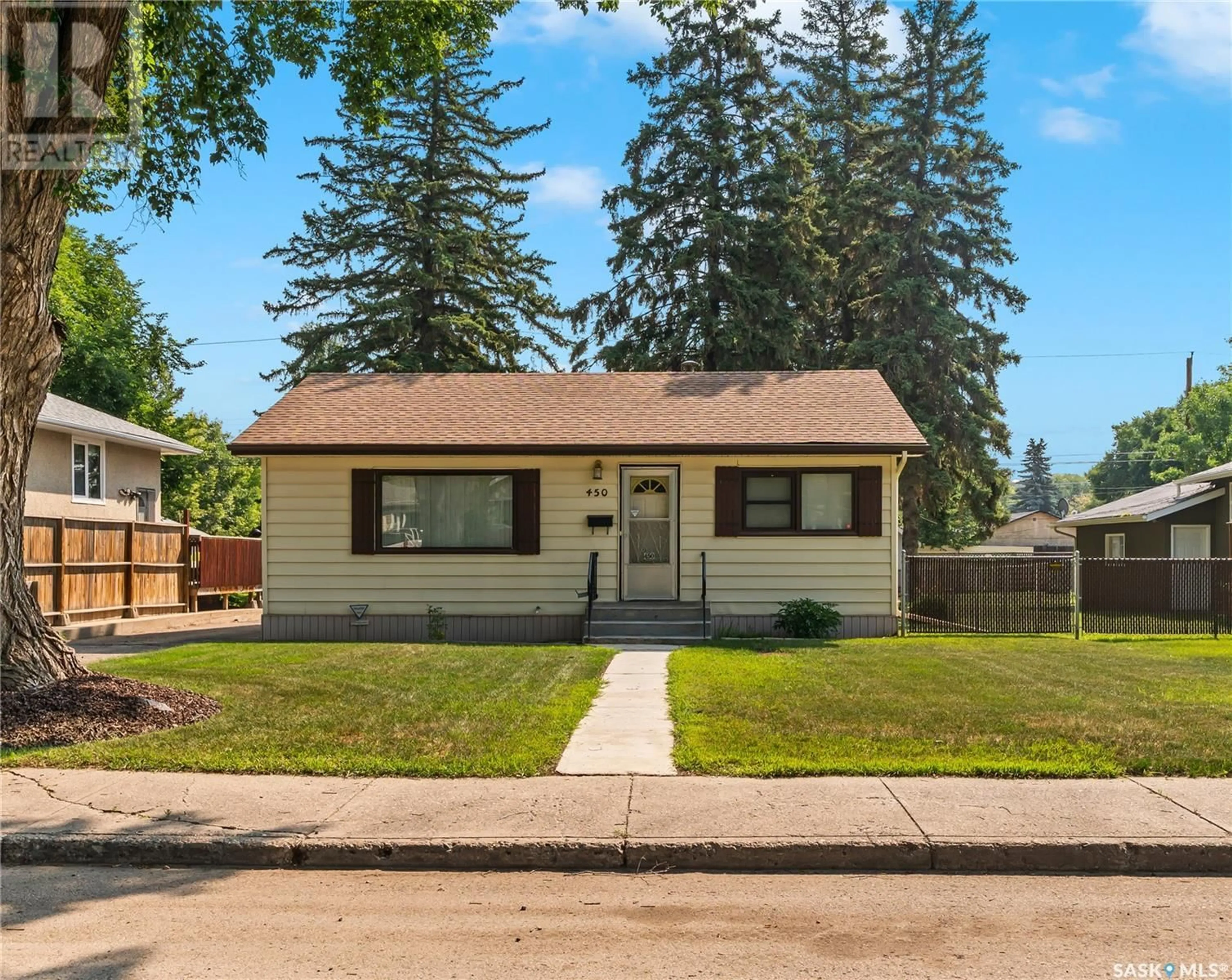 Home with vinyl exterior material, street for 450 V AVENUE, Saskatoon Saskatchewan S7M3E7