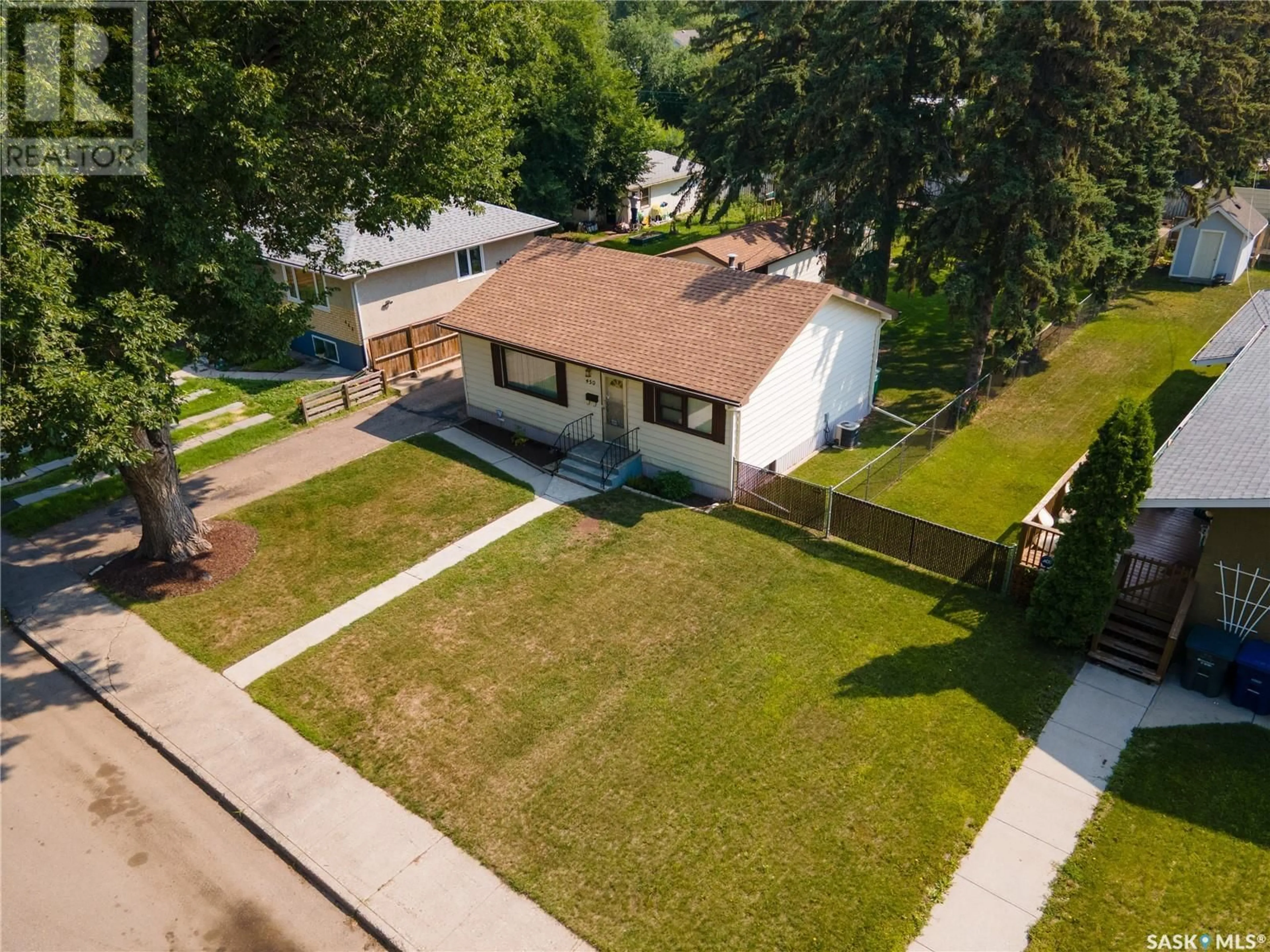 A pic from outside/outdoor area/front of a property/back of a property/a pic from drone, street for 450 V AVENUE, Saskatoon Saskatchewan S7M3E7