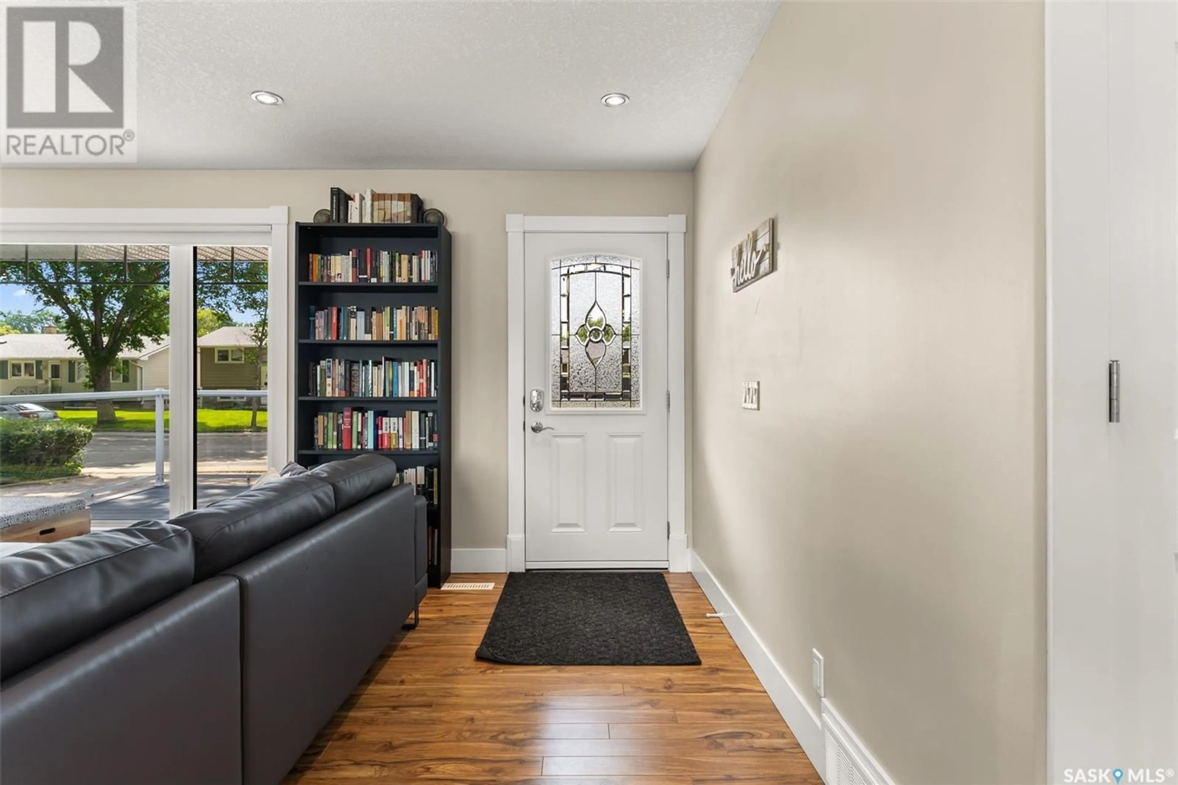 Indoor entryway for 27 NORWOOD CRESCENT, Regina Saskatchewan S4R0A2