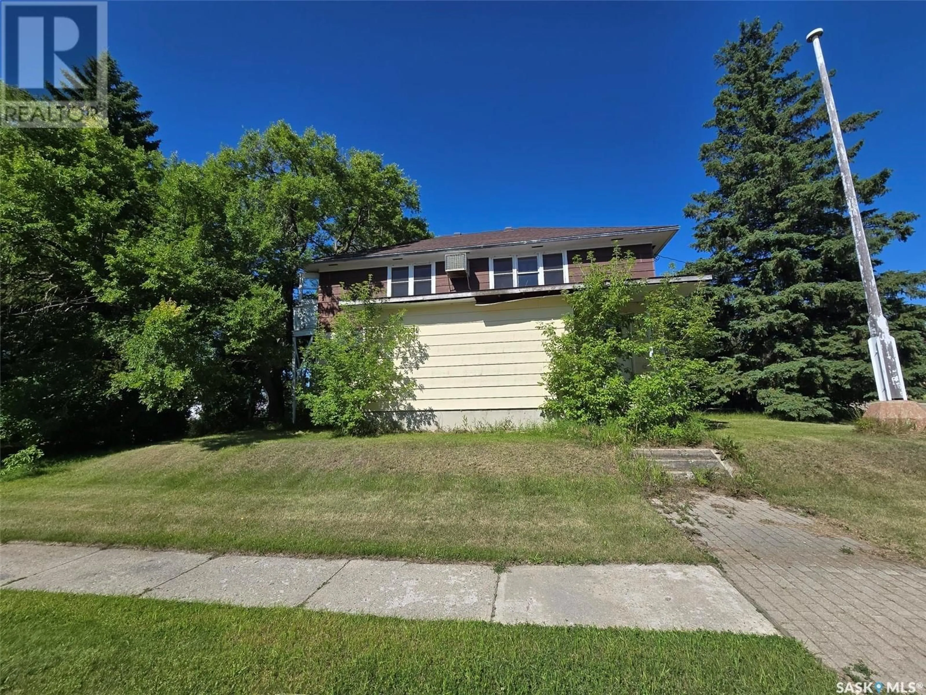 A pic from outside/outdoor area/front of a property/back of a property/a pic from drone, street for 364 5TH AVENUE, Broadview Saskatchewan S0G0K0