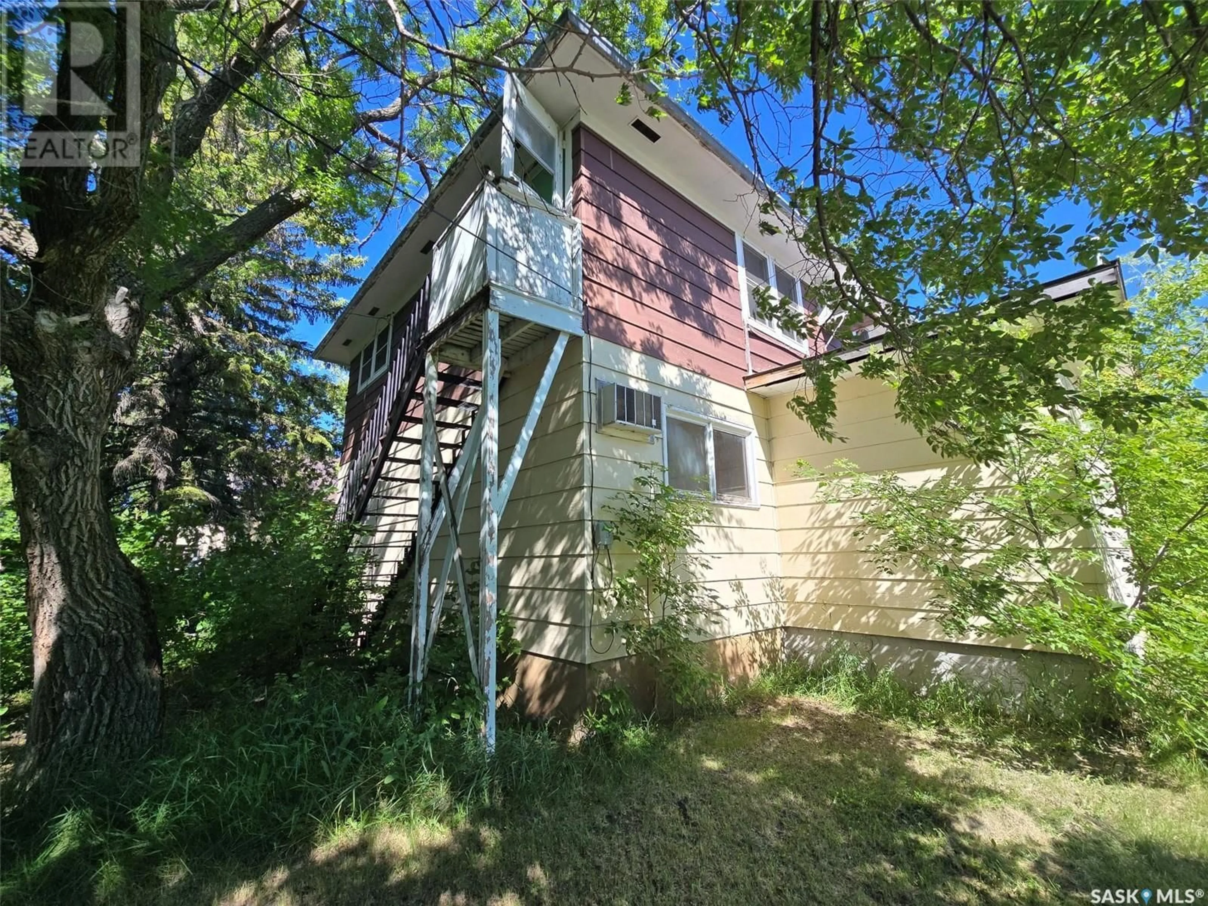 A pic from outside/outdoor area/front of a property/back of a property/a pic from drone, street for 364 5TH AVENUE, Broadview Saskatchewan S0G0K0