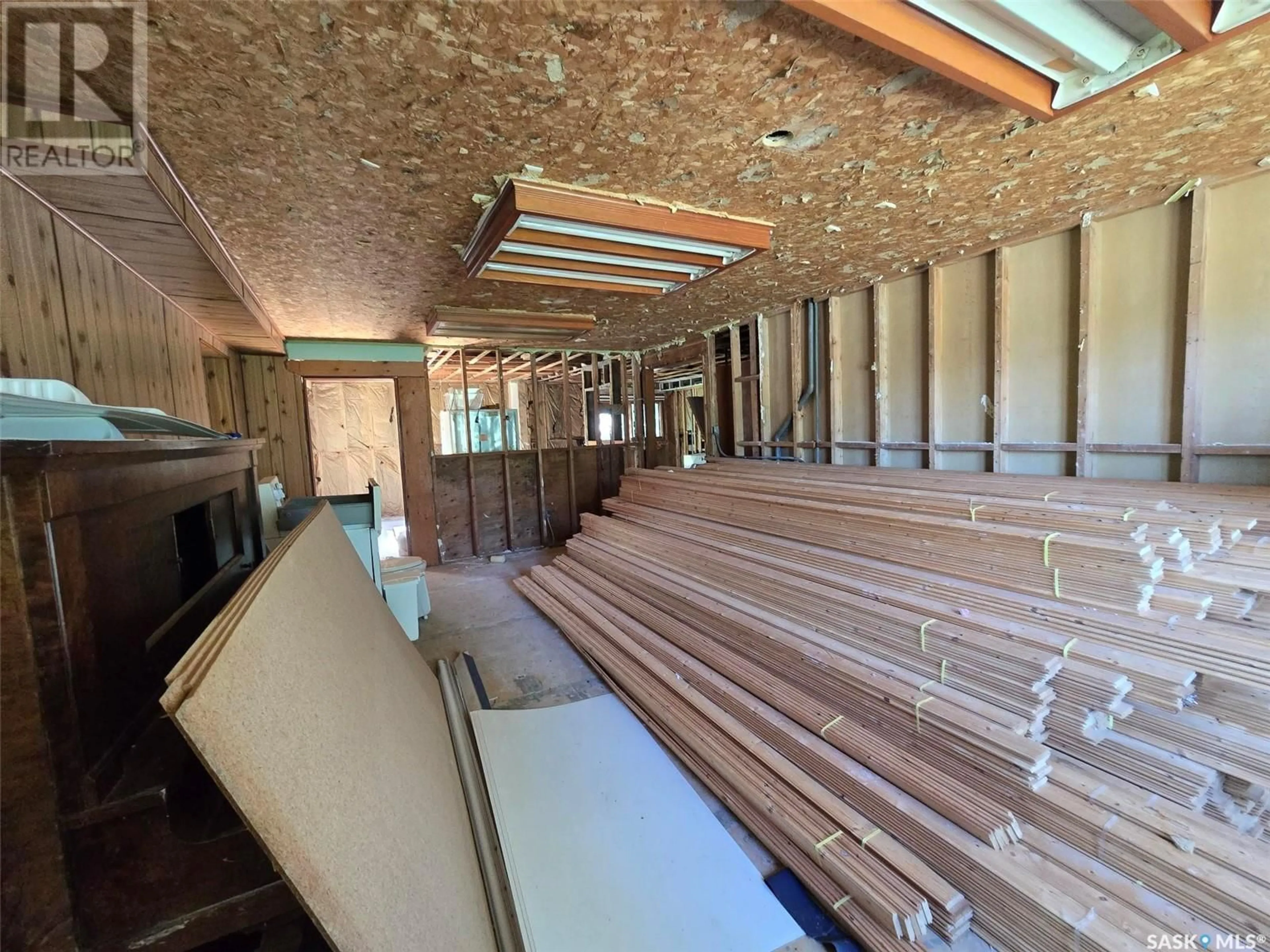 Indoor foyer for 364 5TH AVENUE, Broadview Saskatchewan S0G0K0