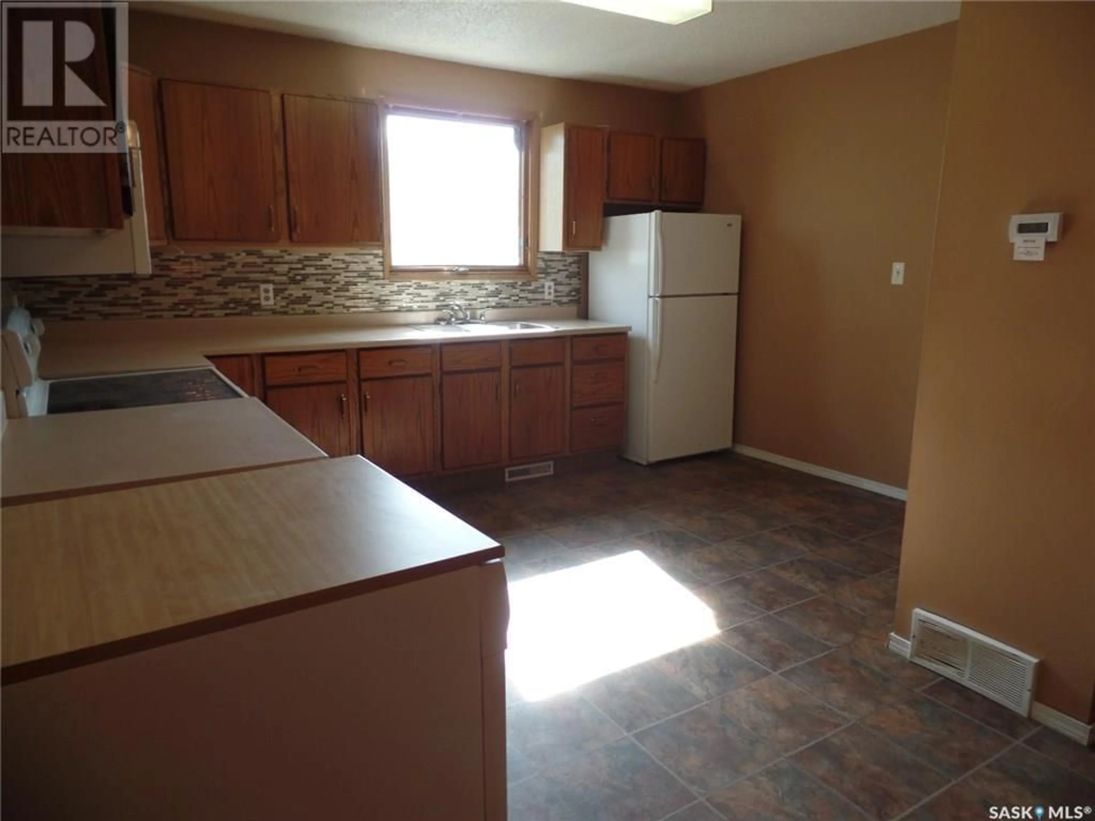 Standard kitchen, unknown for 4906 LEADER STREET, Macklin Saskatchewan S0L2C0