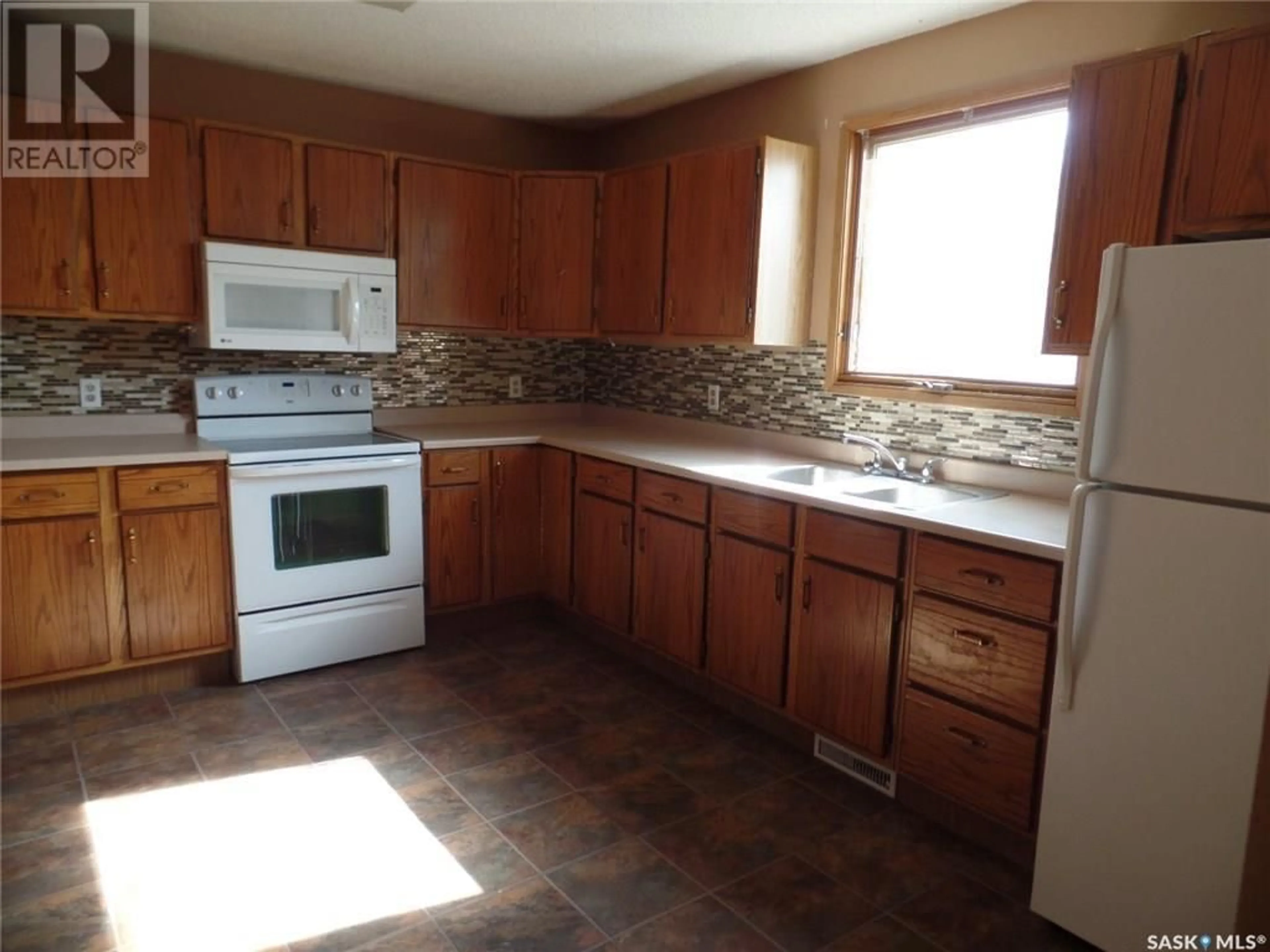Standard kitchen, unknown for 4906 LEADER STREET, Macklin Saskatchewan S0L2C0