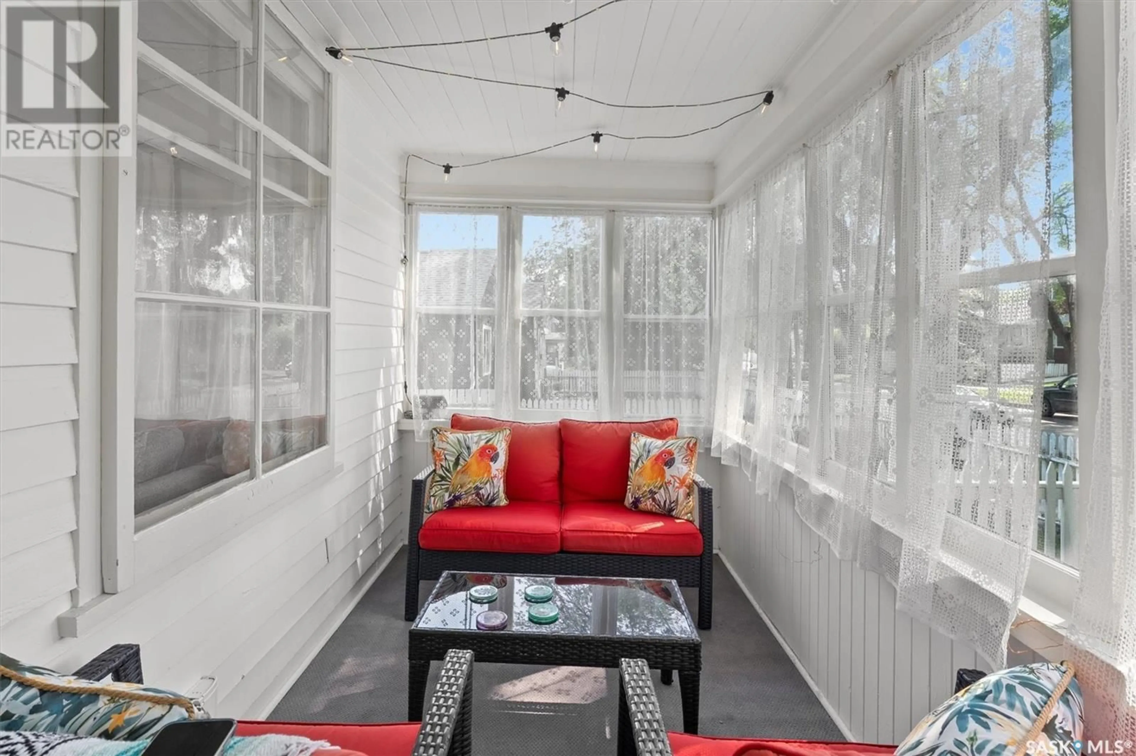 Patio, street for 908 I AVENUE, Saskatoon Saskatchewan S7M1Z4