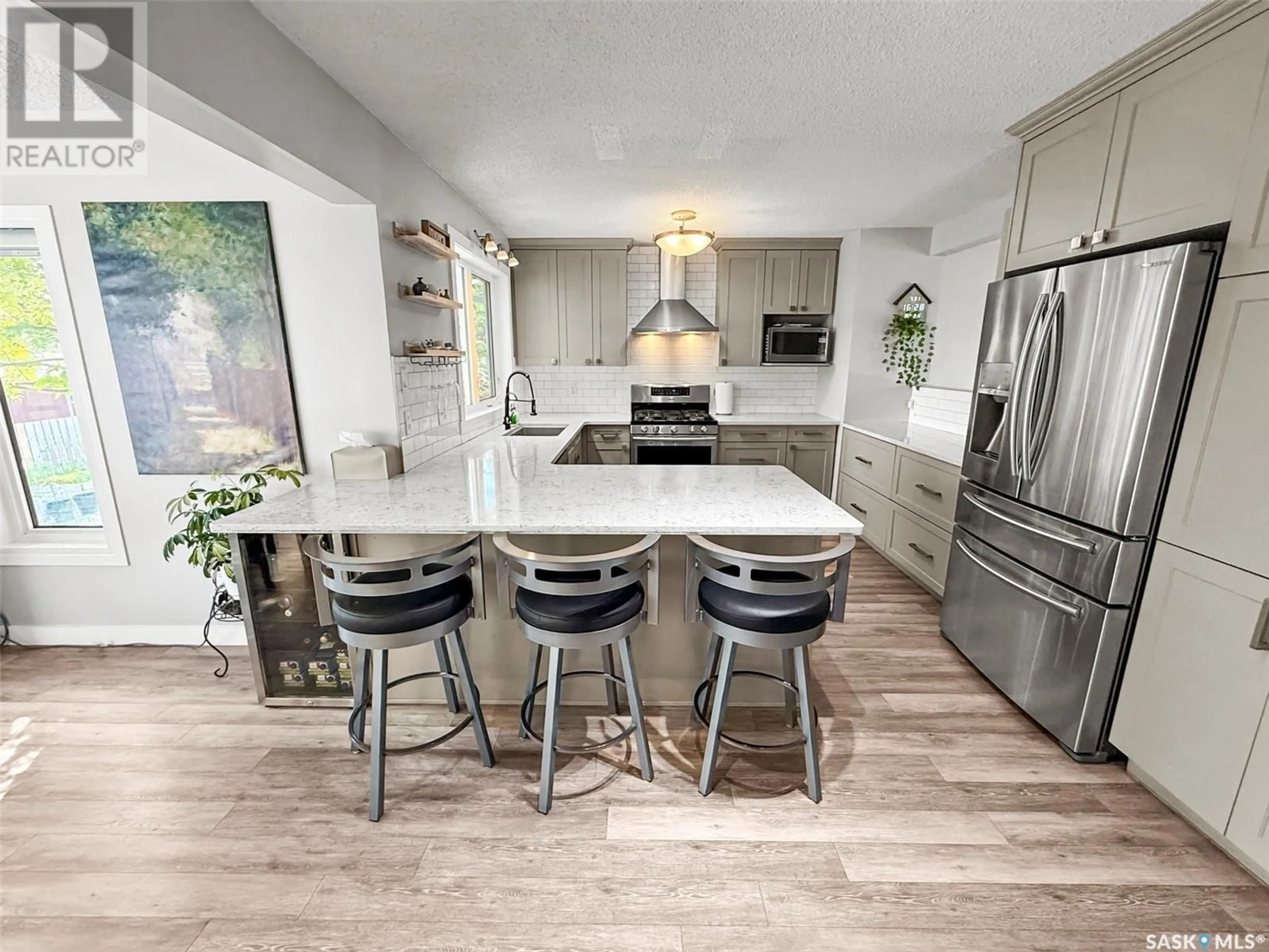 Contemporary kitchen, ceramic/tile floor for 212 CLINTON PLACE, Swift Current Saskatchewan S9H4K2