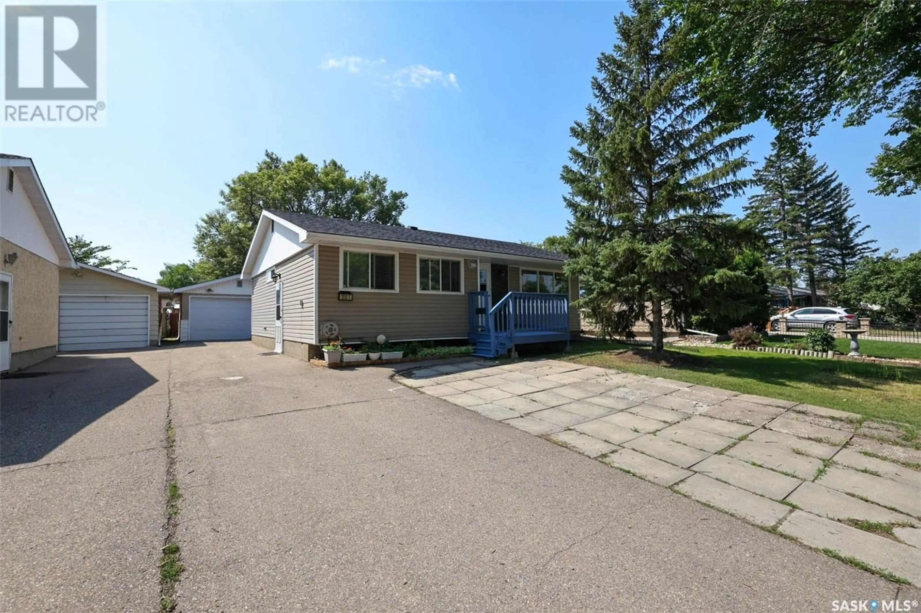 Unknown for 207 CAMBRIDGE AVENUE, Regina Saskatchewan S4N0L6