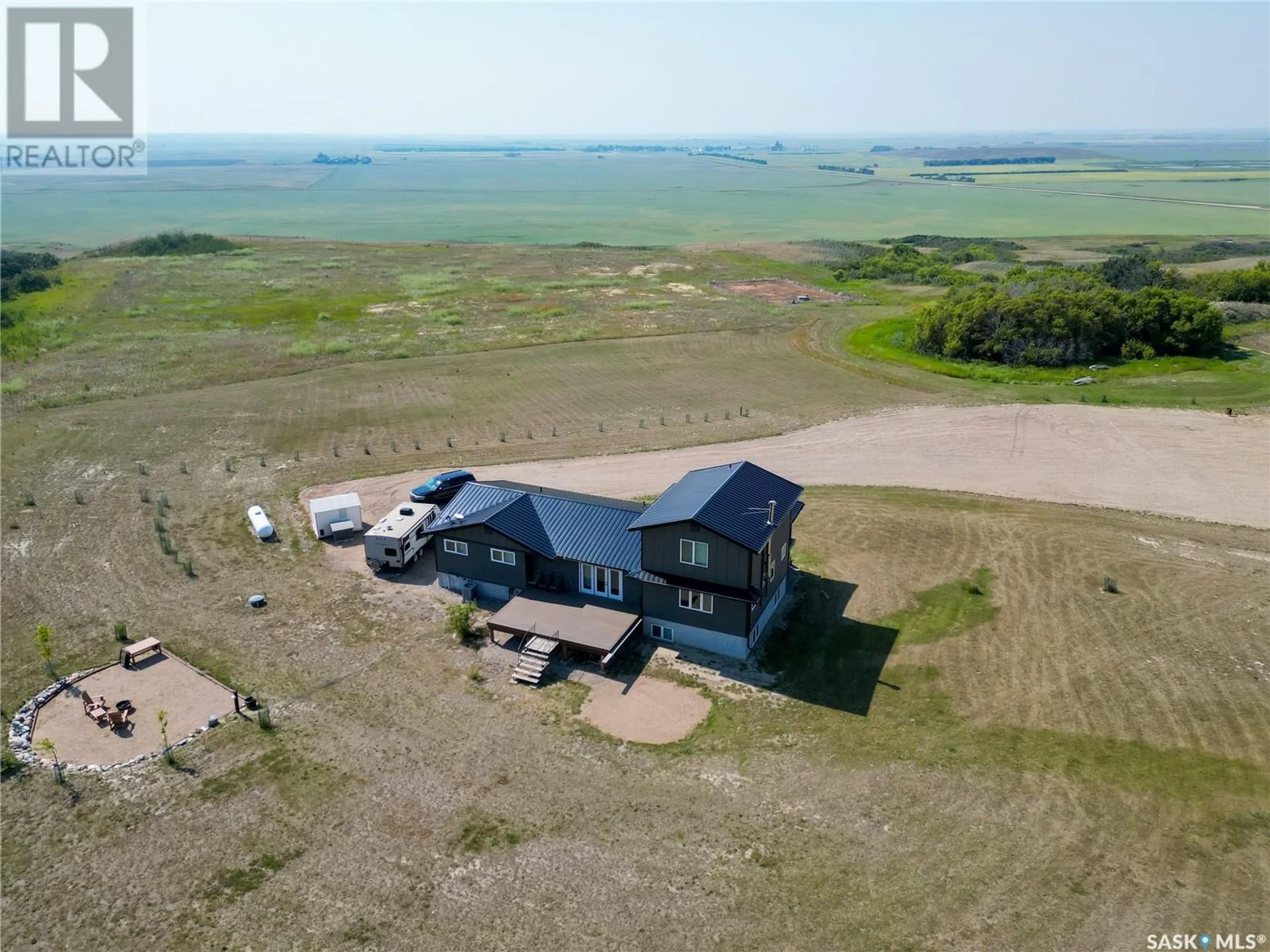 A pic from outside/outdoor area/front of a property/back of a property/a pic from drone, water/lake/river/ocean view for Edwards ACREAGE, Last Mountain Valley RM No. 250 Saskatchewan S0G4V0