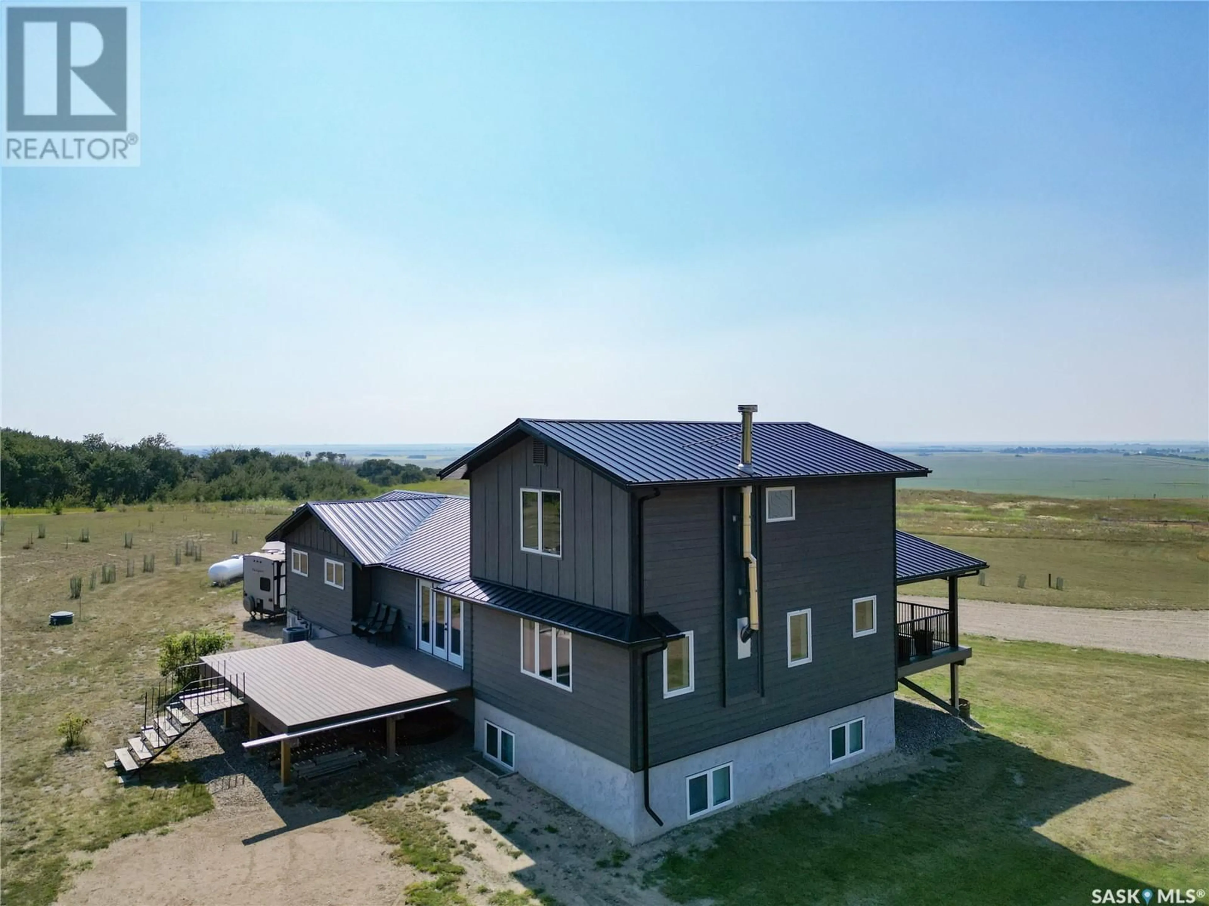 A pic from outside/outdoor area/front of a property/back of a property/a pic from drone, building for Edwards ACREAGE, Last Mountain Valley RM No. 250 Saskatchewan S0G4V0