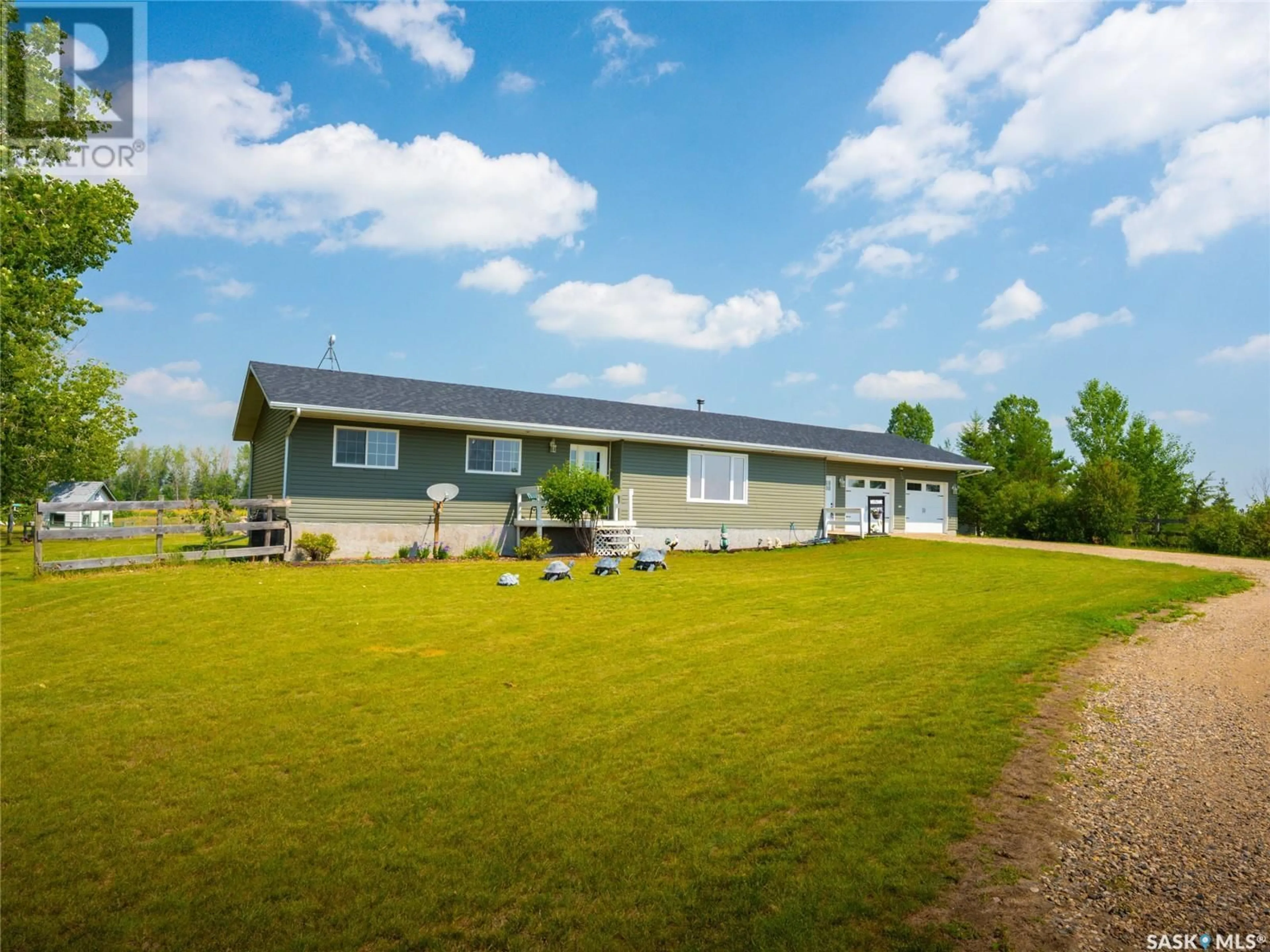 Home with vinyl exterior material, building for ROUS ACREAGE, Craik Rm No. 222 Saskatchewan S0G0R0