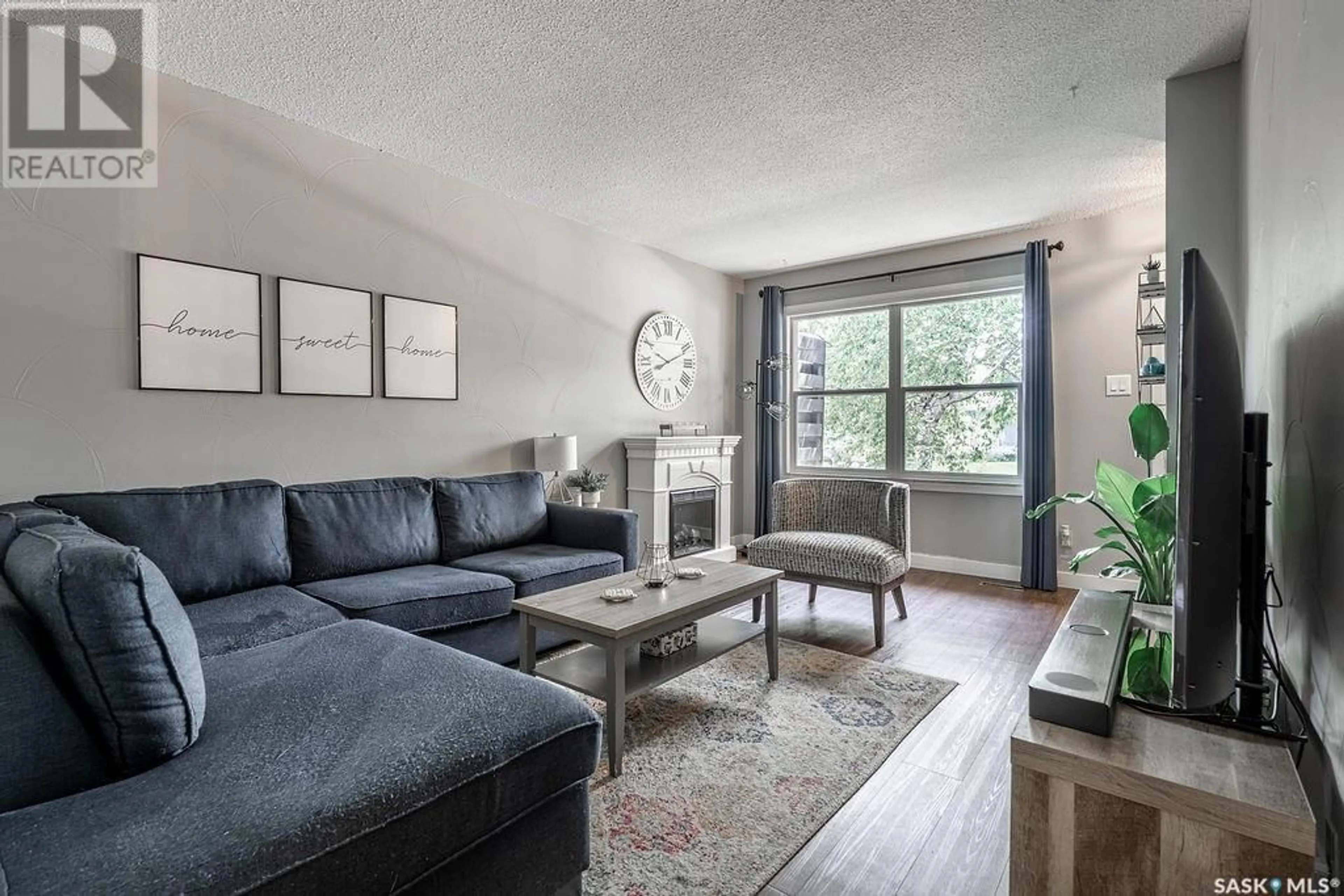 Living room with furniture, unknown for 433 EAST PLACE, Saskatoon Saskatchewan S7J2Y7