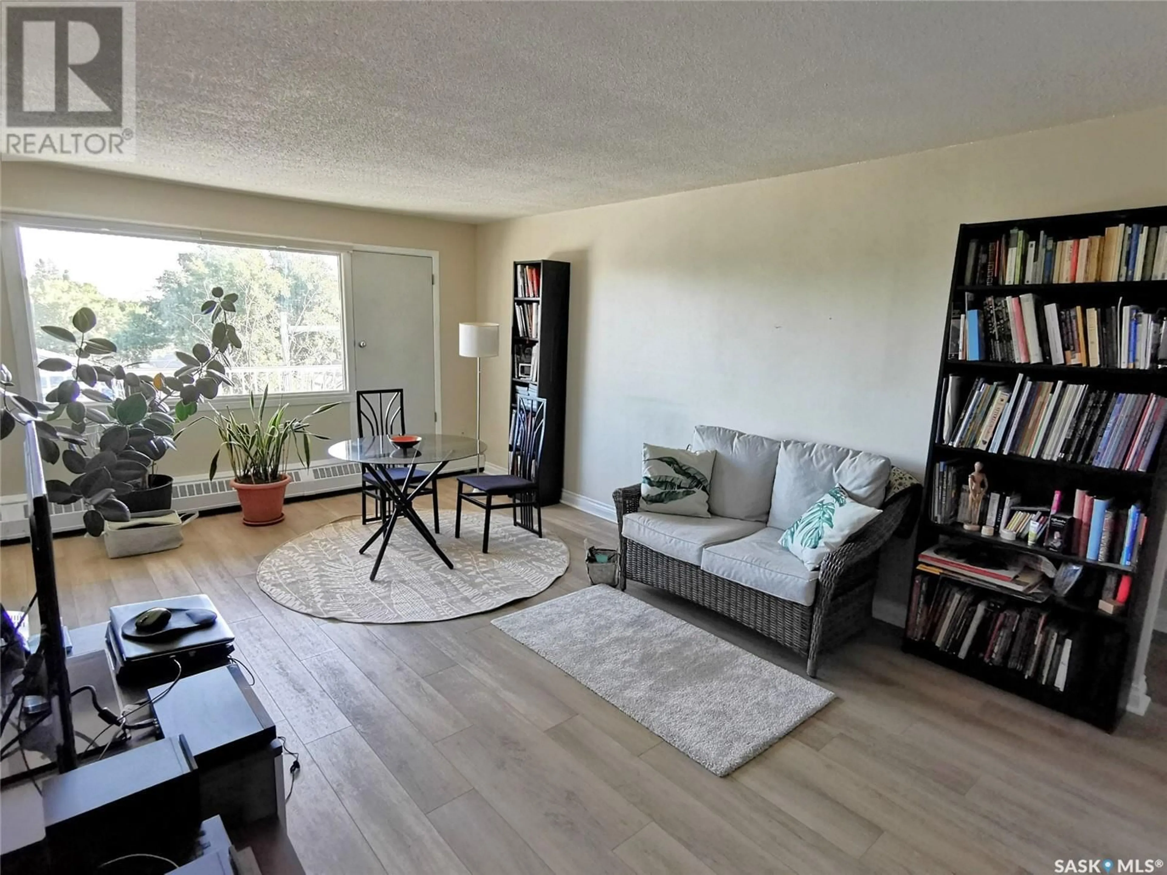 Living room with furniture, unknown for 18 - 1811 8TH AVENUE N, Regina Saskatchewan S4R0G5