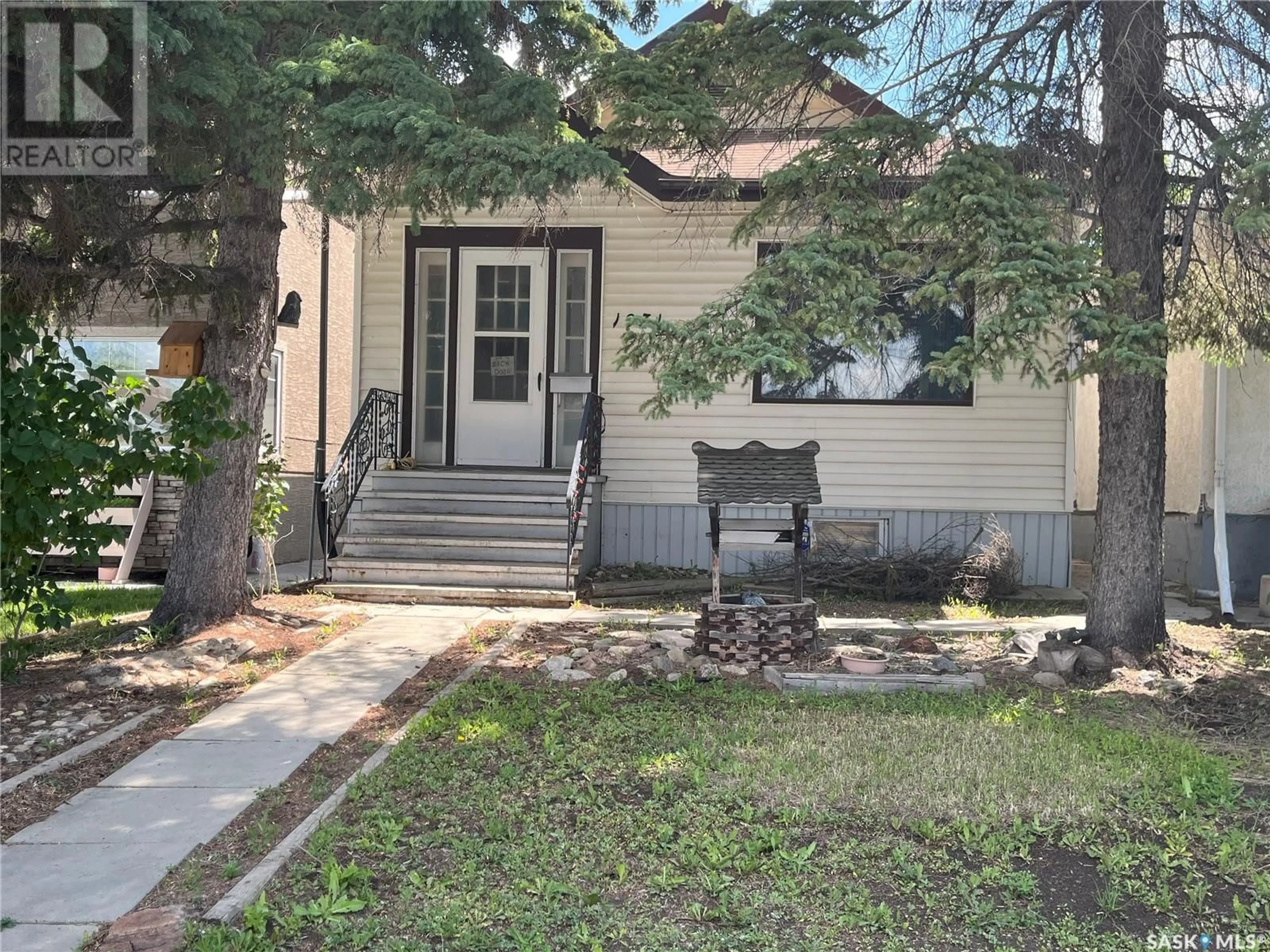 Home with vinyl exterior material, street for 1931 REYNOLDS STREET, Regina Saskatchewan S4N3M6