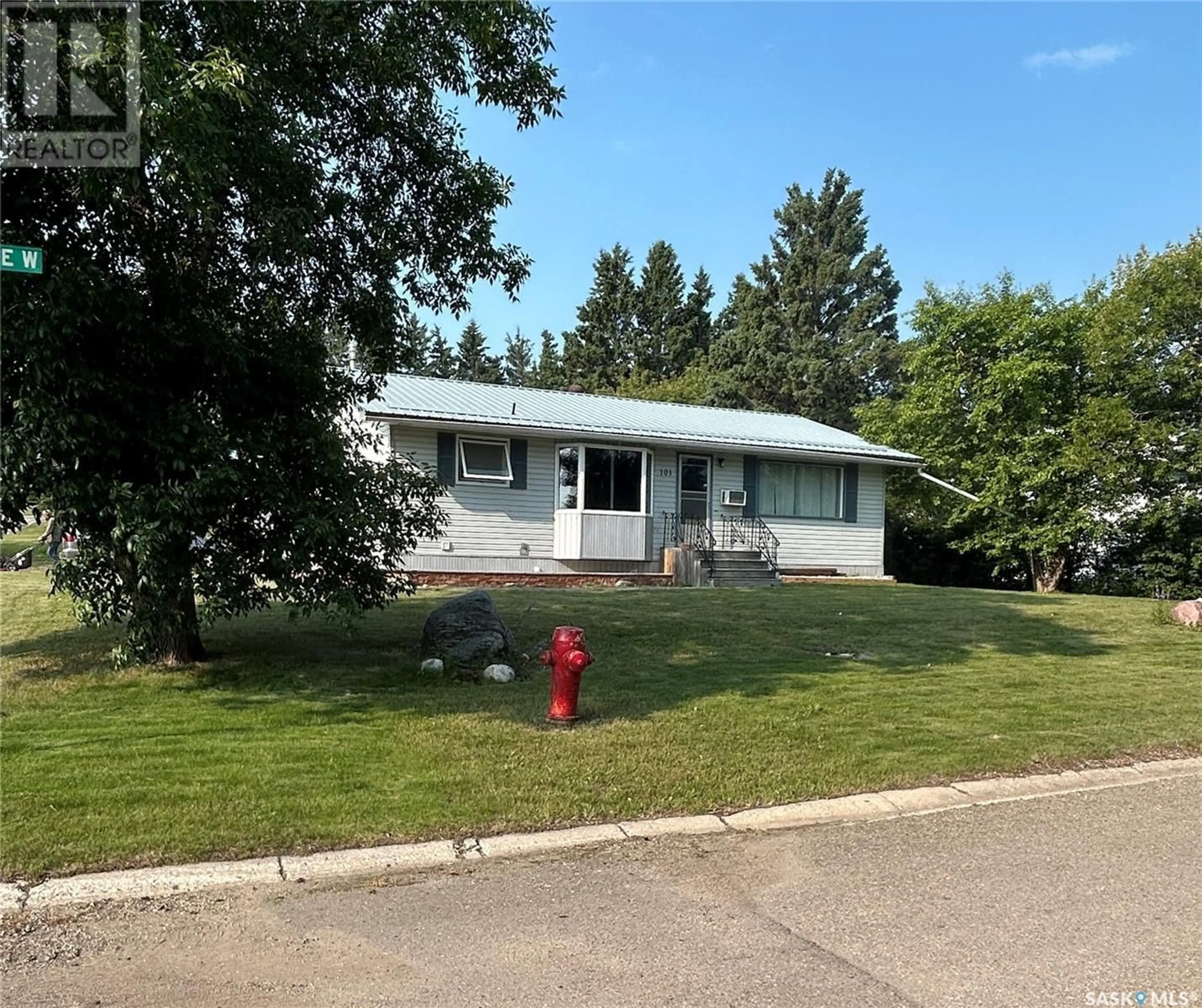 Home with vinyl exterior material, street for 101 5TH AVENUE, Kelvington Saskatchewan S0A1W0