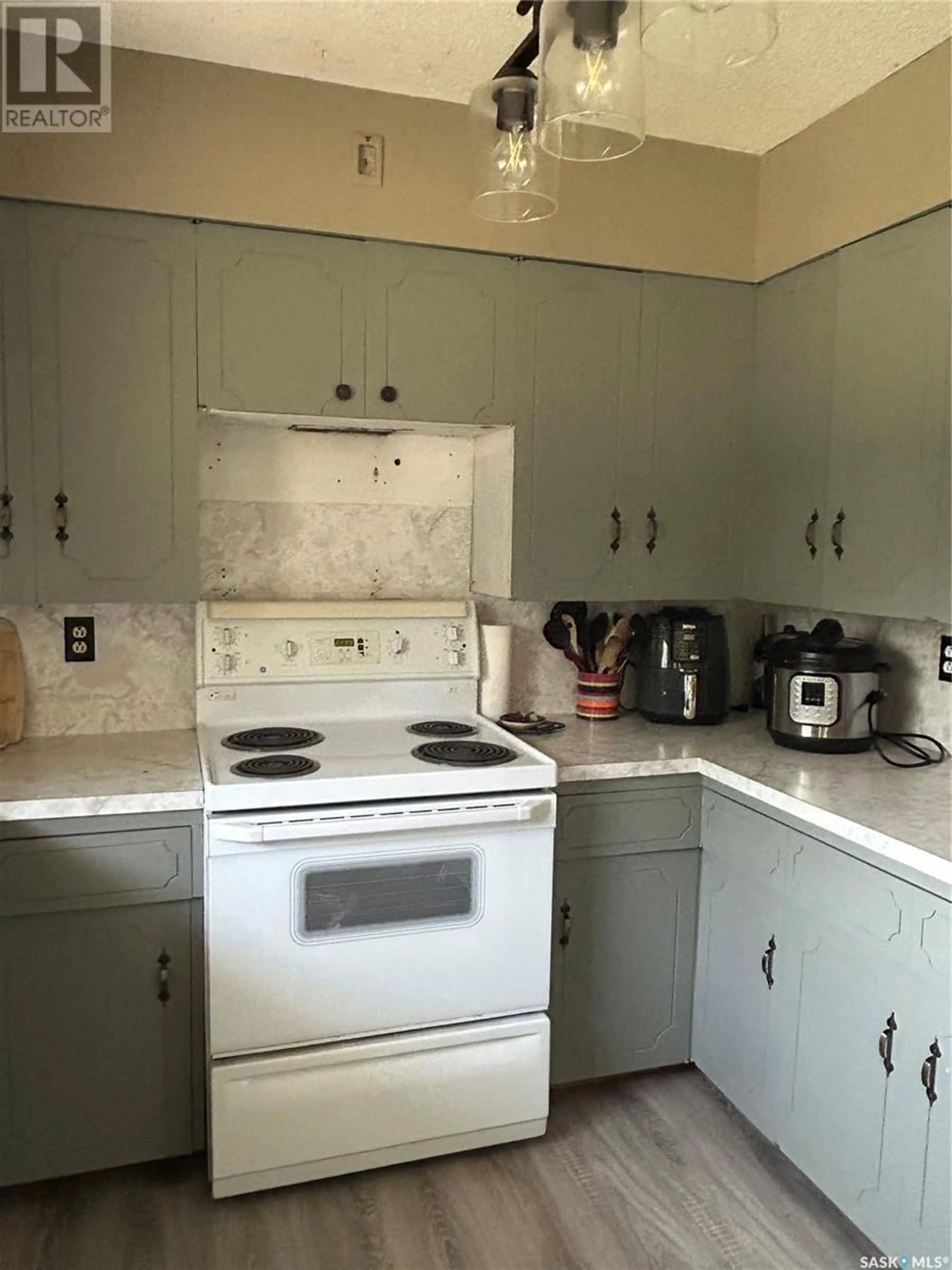 Standard kitchen, unknown for 101 5TH AVENUE, Kelvington Saskatchewan S0A1W0