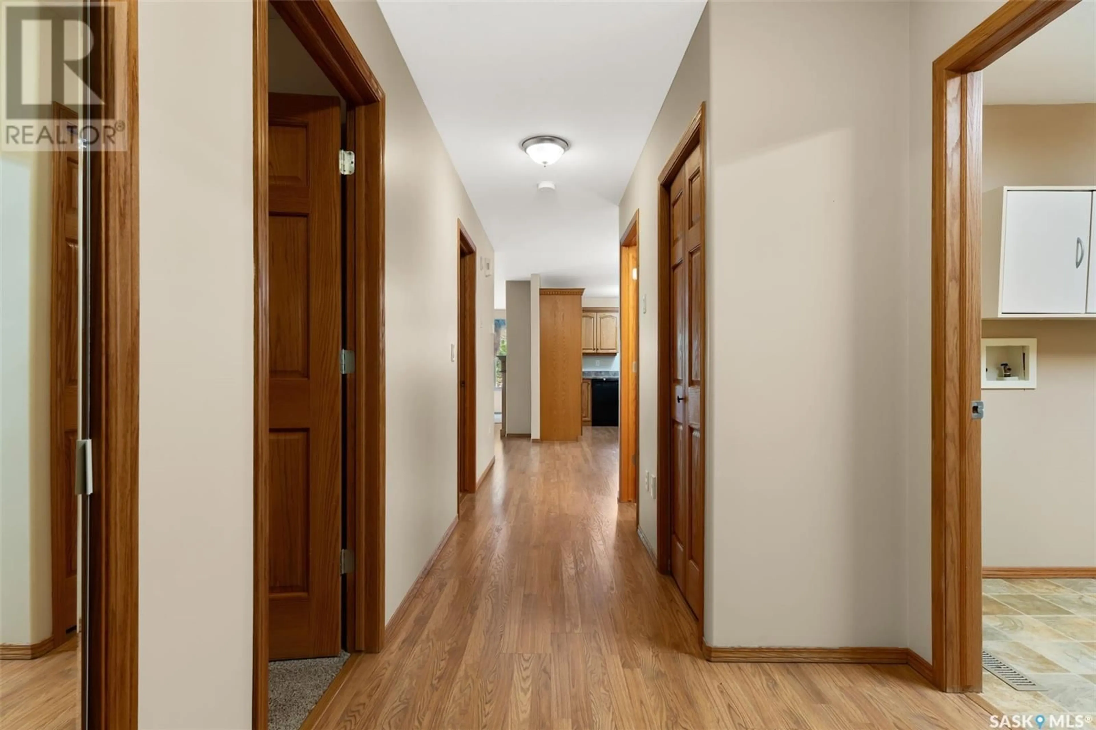 Indoor foyer for 105 - 4525 MARIGOLD DRIVE, Regina Saskatchewan S4X4S7