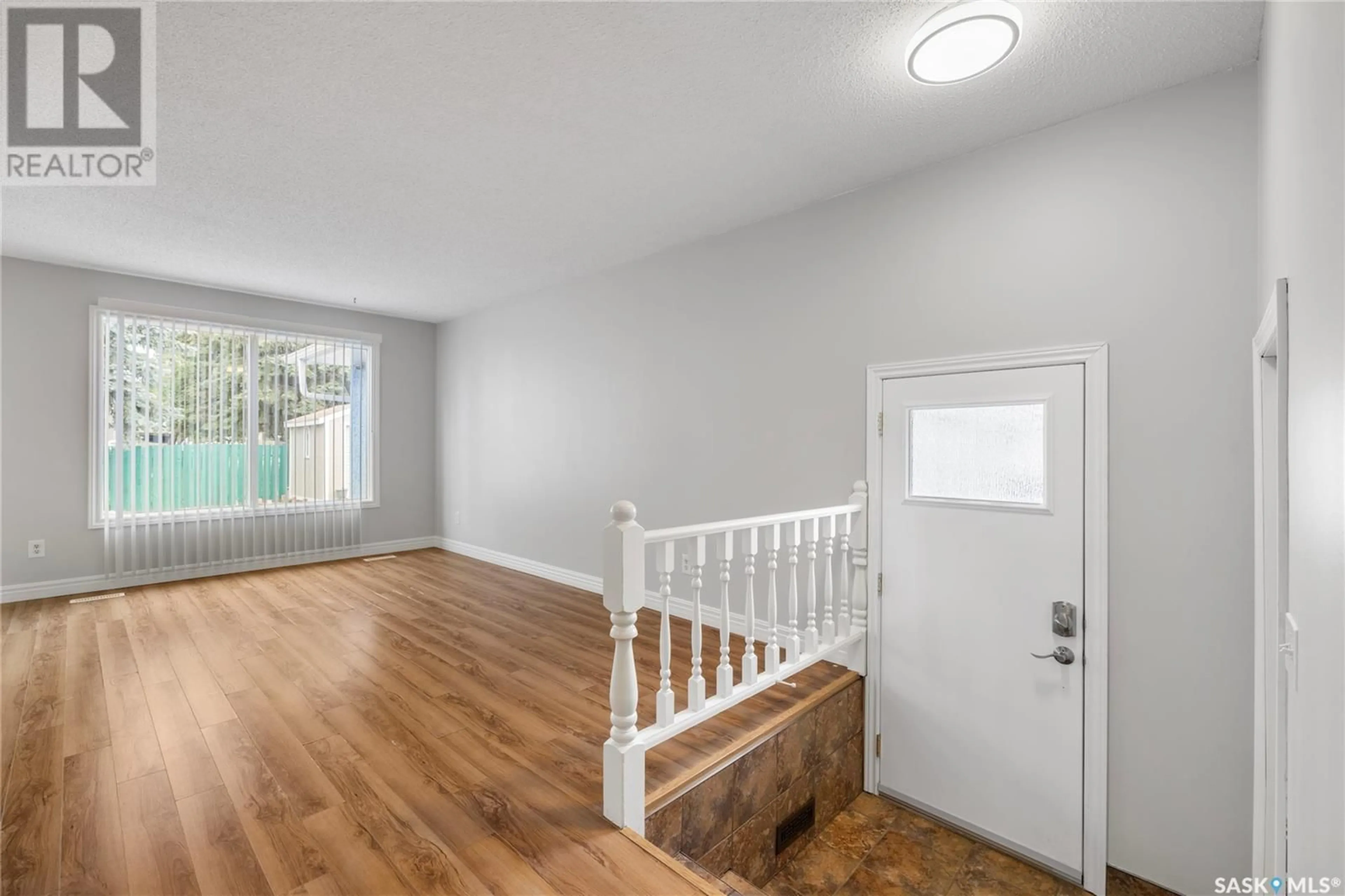 Indoor entryway for 6906 DALGLIESH DRIVE, Regina Saskatchewan S4X2M6
