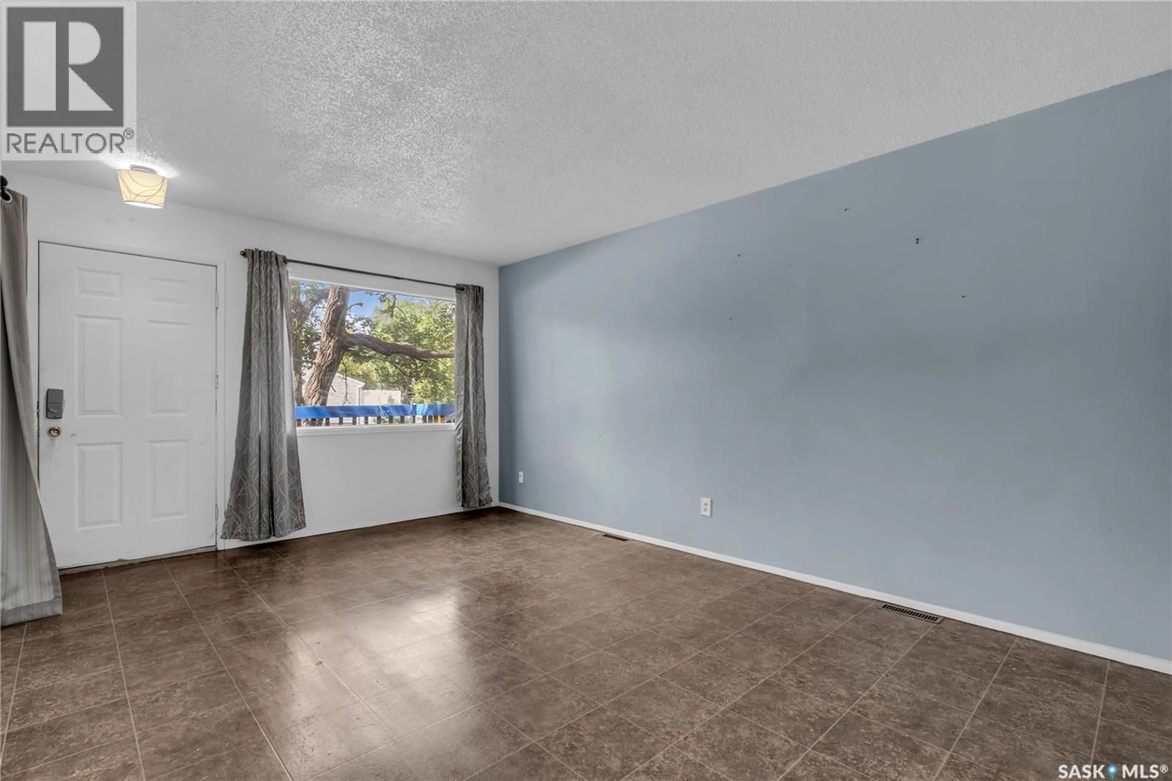 A pic of a room for 1613 CENTRAL AVENUE, Saskatoon Saskatchewan S7N2T4