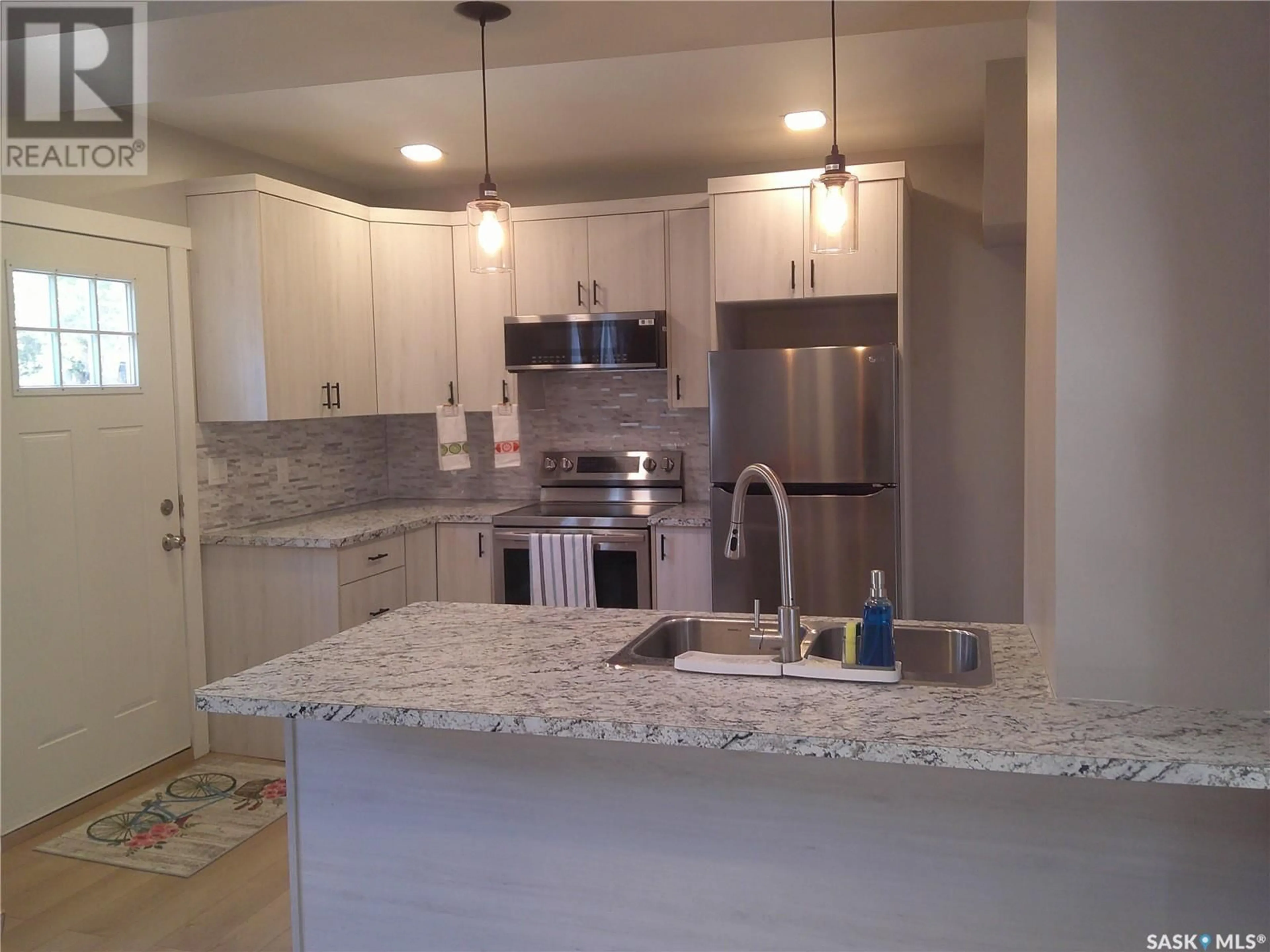 Open concept kitchen, ceramic/tile floor for 3726 DEWDNEY AVENUE, Regina Saskatchewan S4T0Z7
