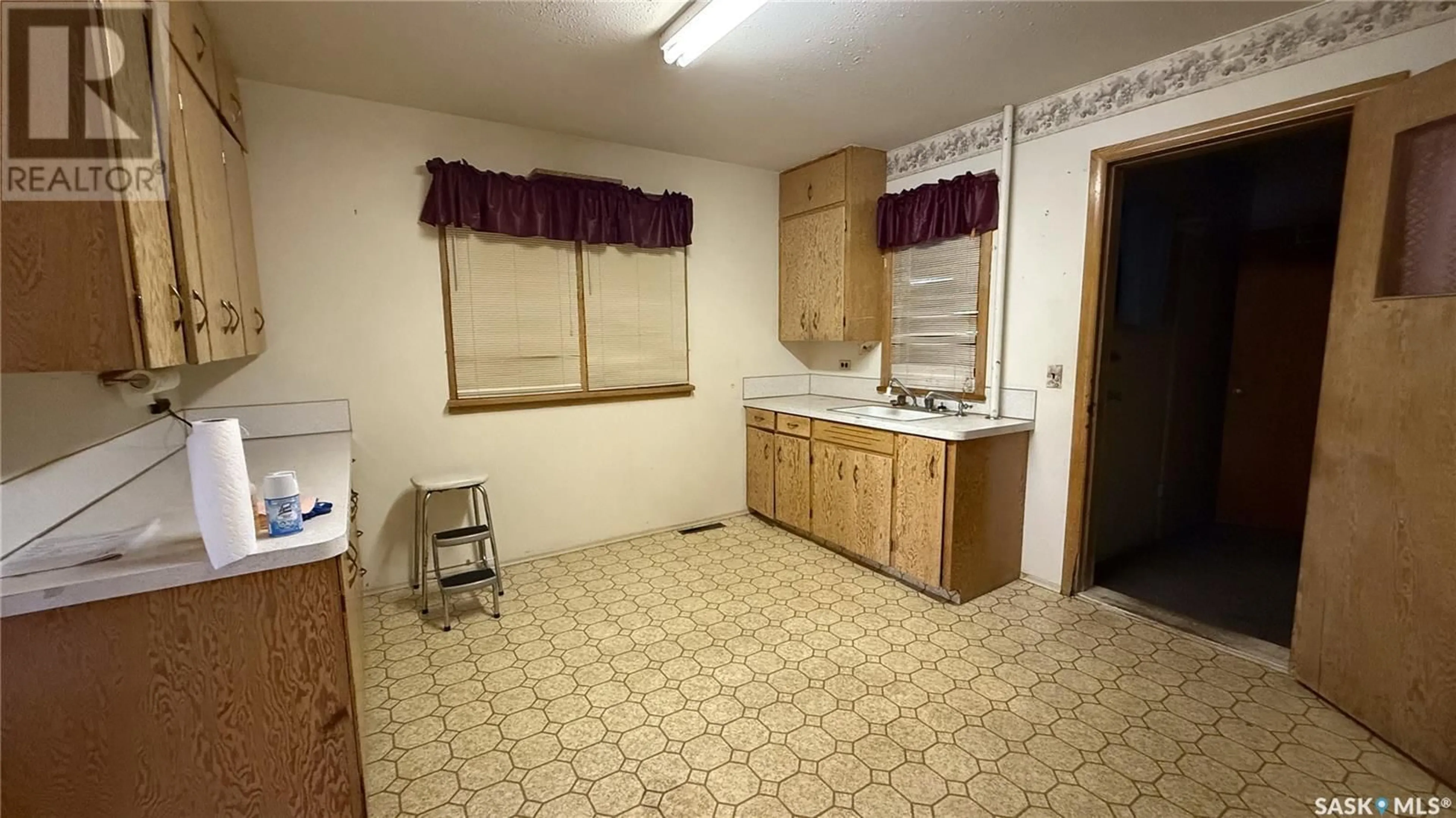 Standard kitchen, unknown for 941 109TH STREET, North Battleford Saskatchewan S9A2E1
