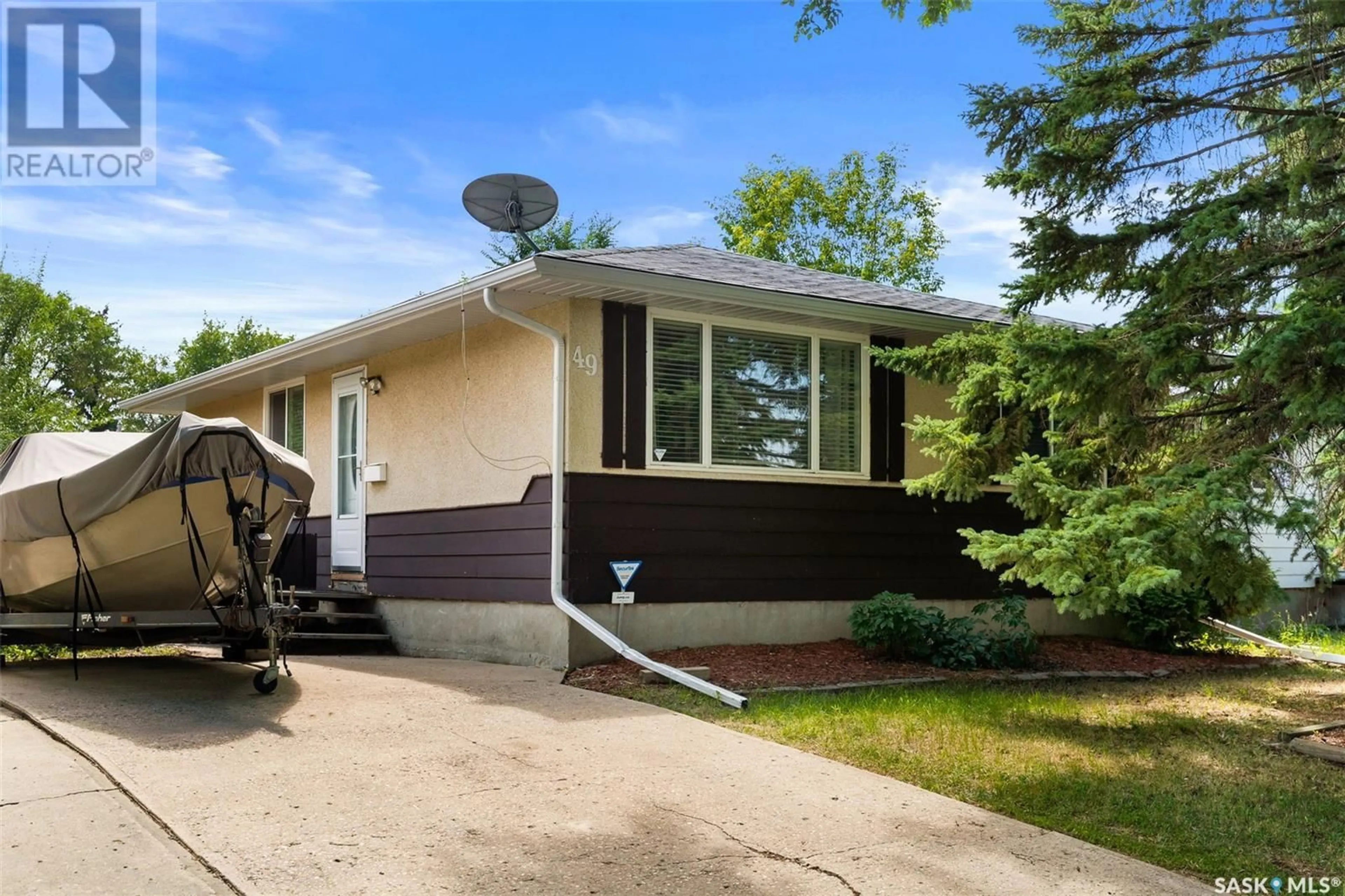 Home with vinyl exterior material, street for 49 MITCHELL CRESCENT, Regina Saskatchewan S4R5G5