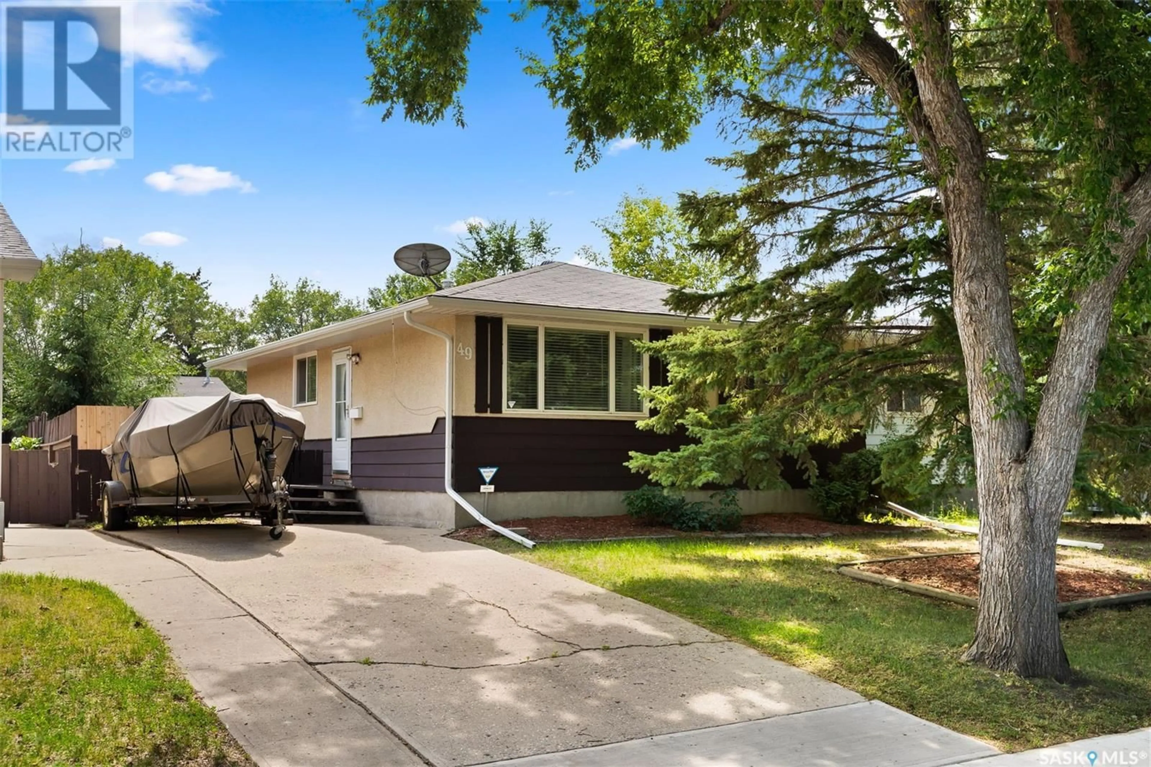 Home with vinyl exterior material, street for 49 MITCHELL CRESCENT, Regina Saskatchewan S4R5G5