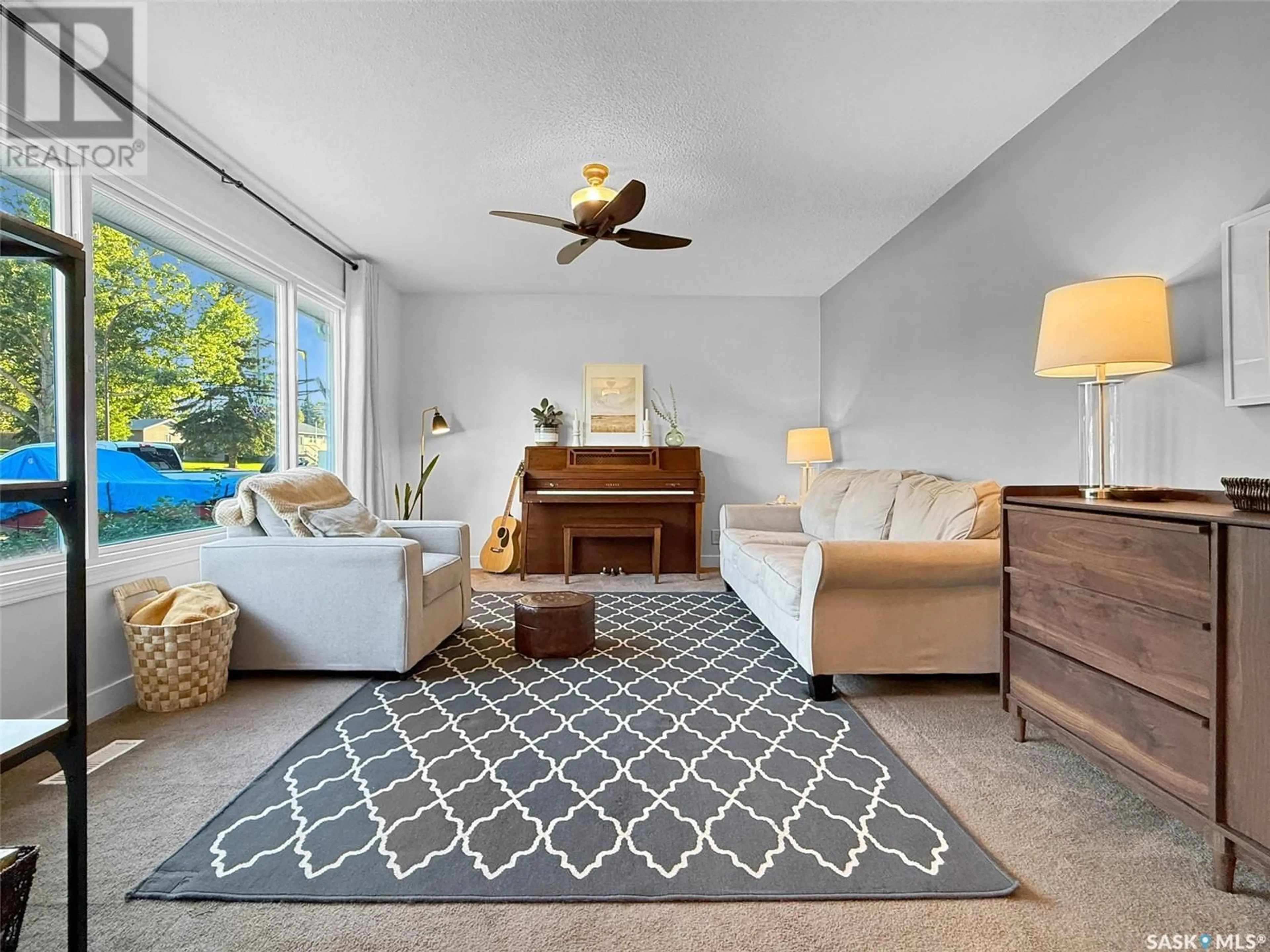 Living room with furniture, carpet floor for 135 BURKE CRESCENT, Swift Current Saskatchewan S9H4E4