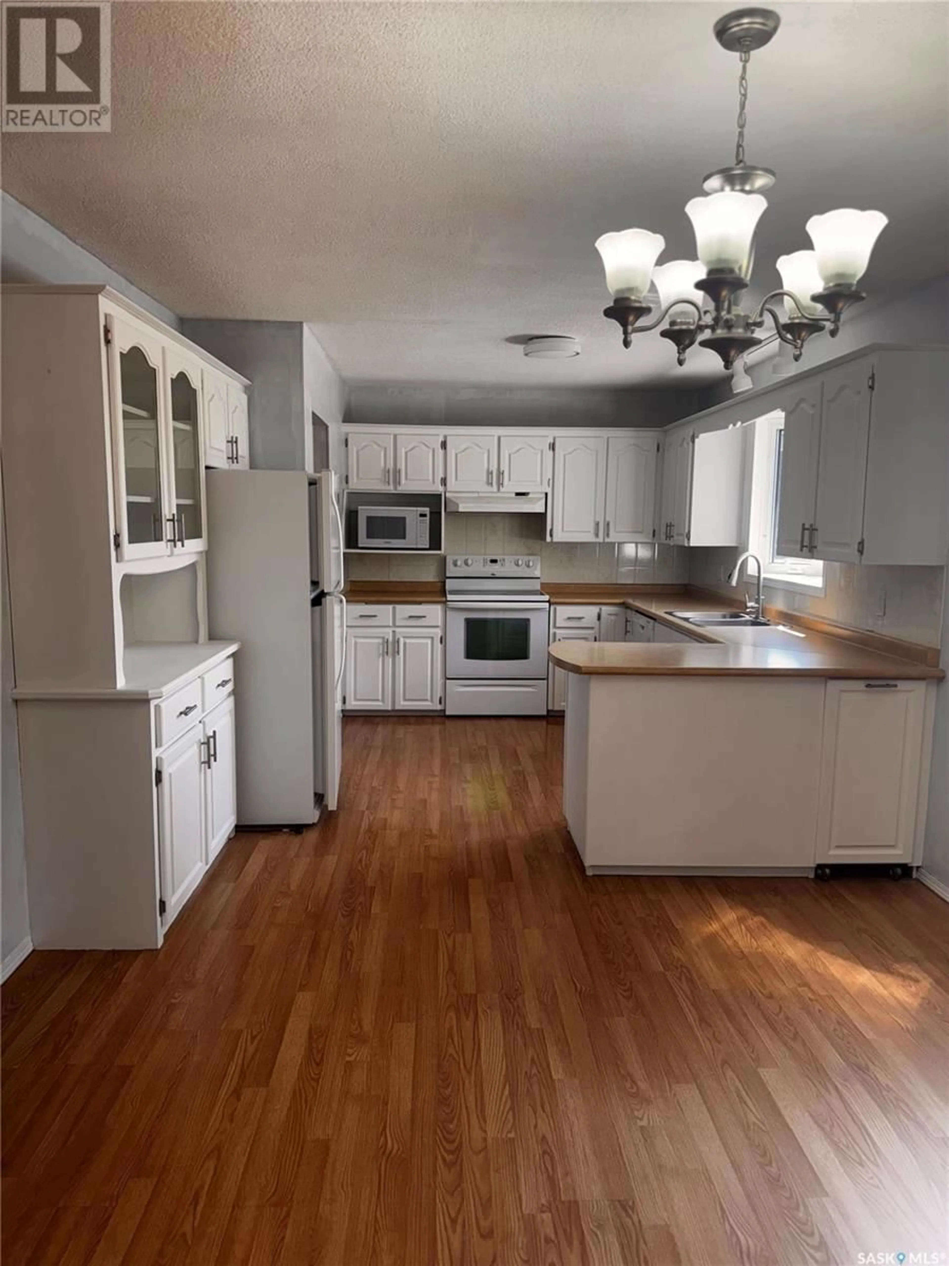 Open concept kitchen, wood/laminate floor for 92 SCOTT CRESCENT, Weyburn Saskatchewan S4H1T6