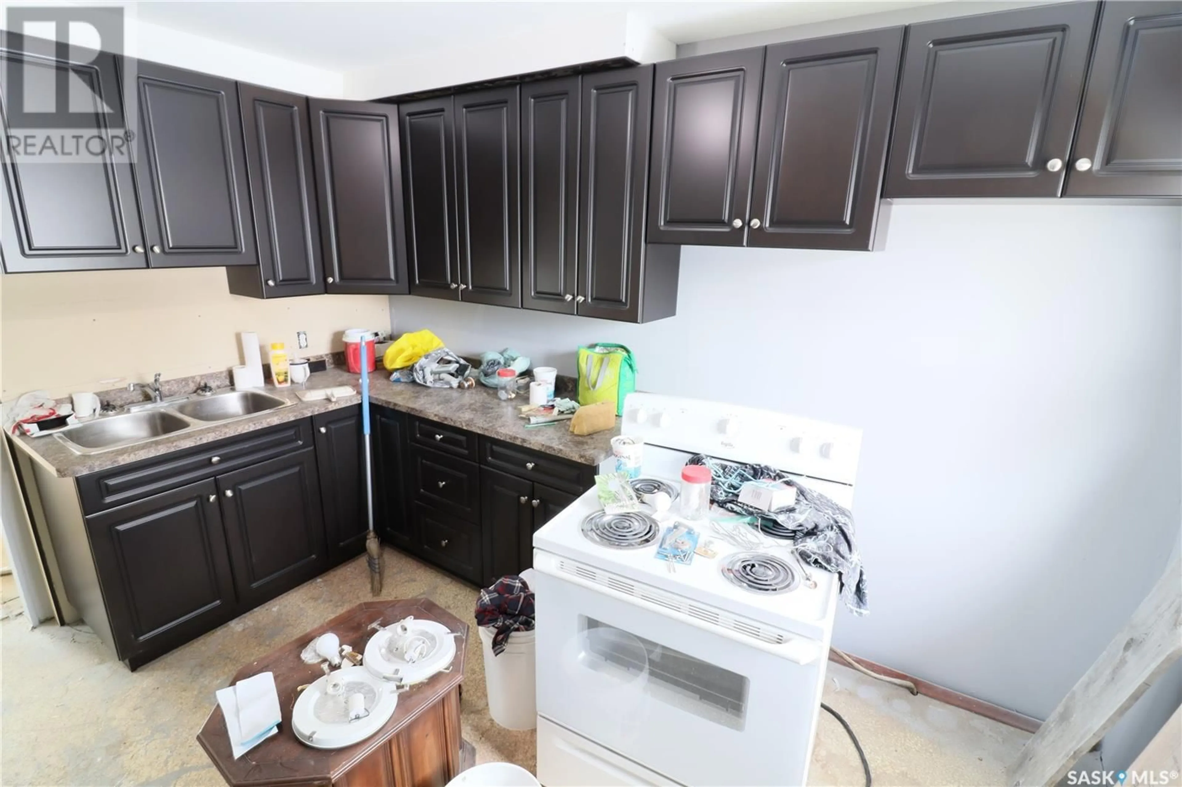 Standard kitchen, unknown for 341 X AVENUE, Saskatoon Saskatchewan S7M3H5
