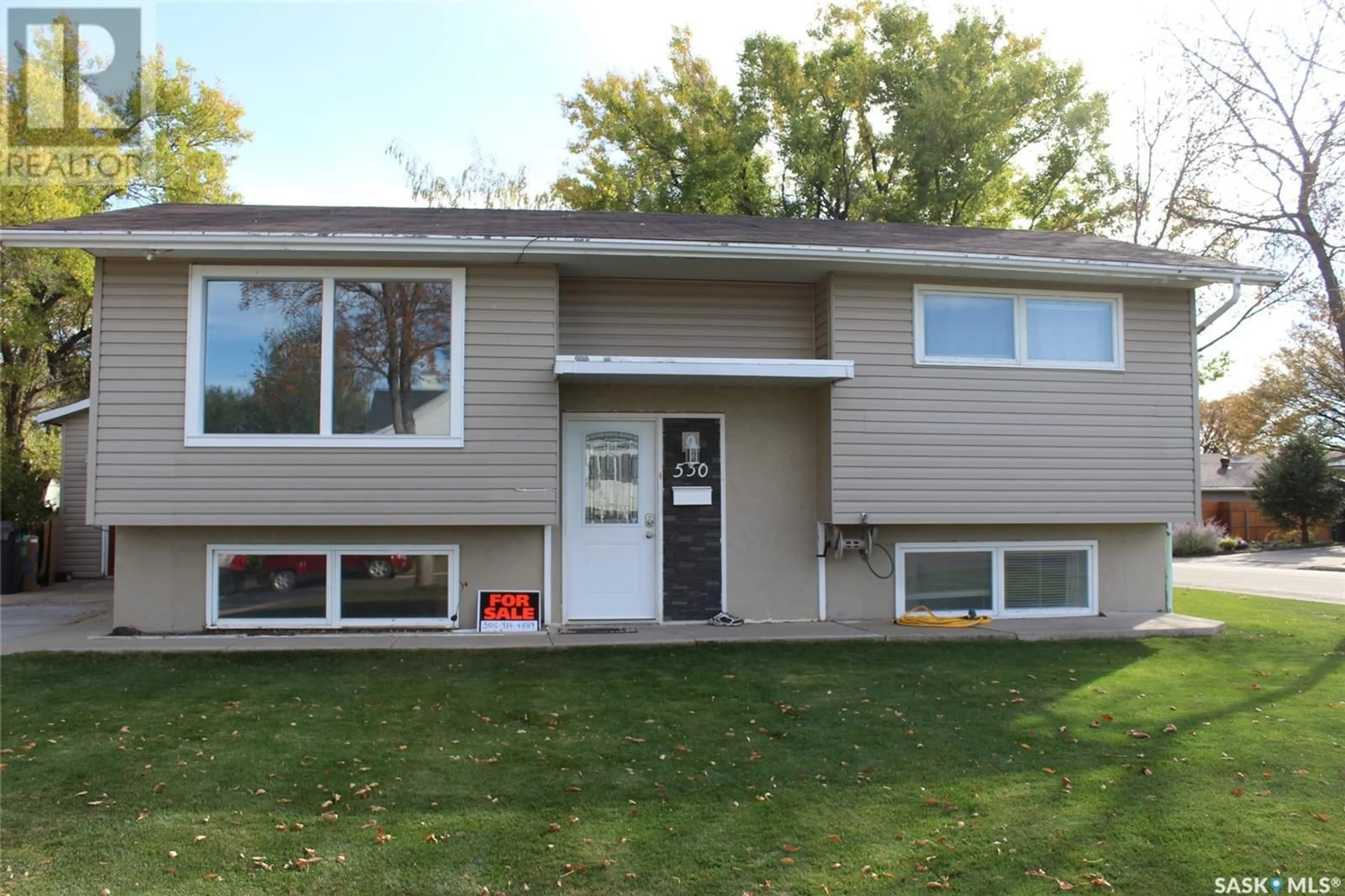 Home with vinyl exterior material, street for 530 7TH AVENUE, Shaunavon Saskatchewan S0N2M0