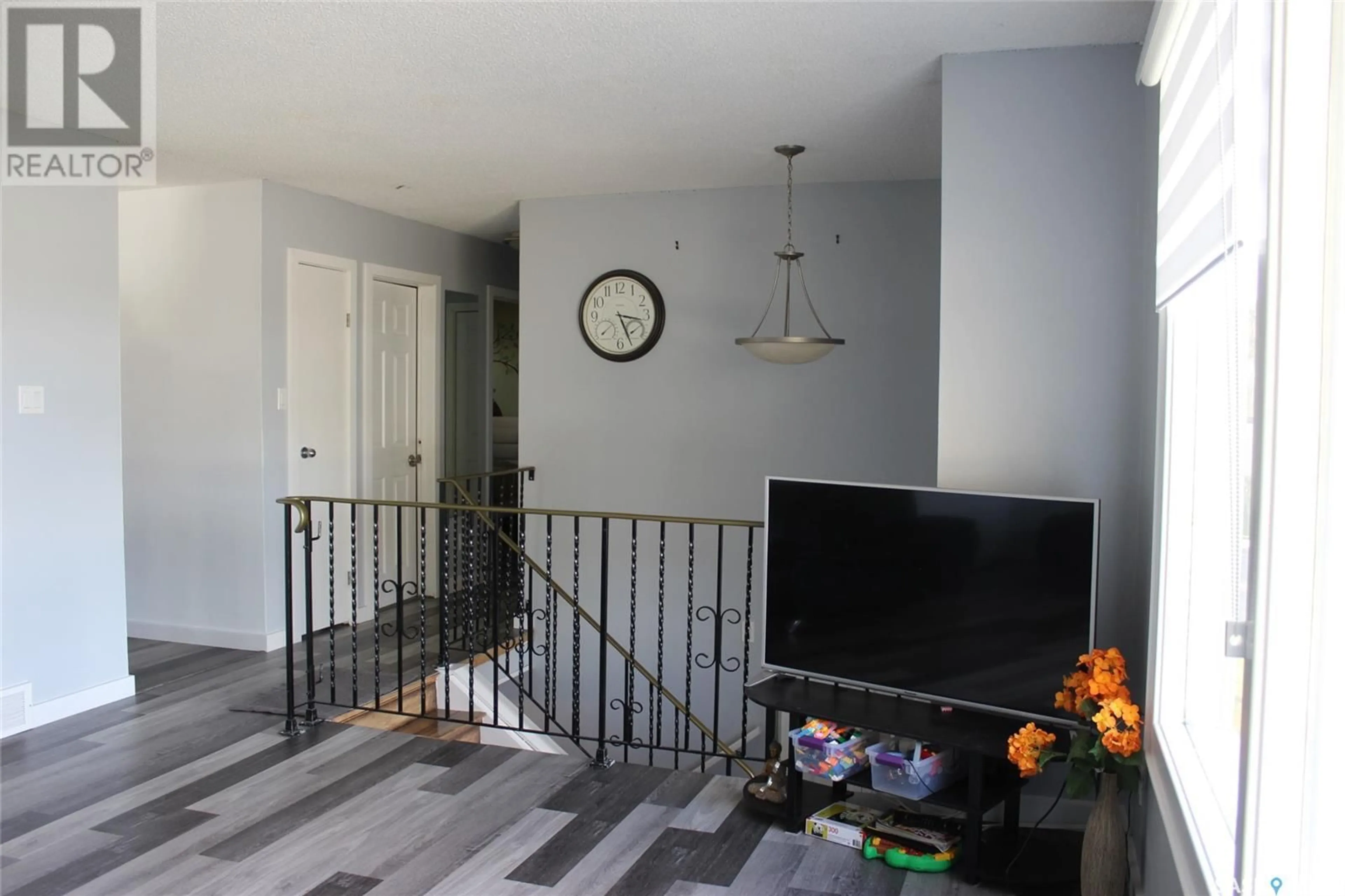 Indoor entryway for 530 7TH AVENUE, Shaunavon Saskatchewan S0N2M0