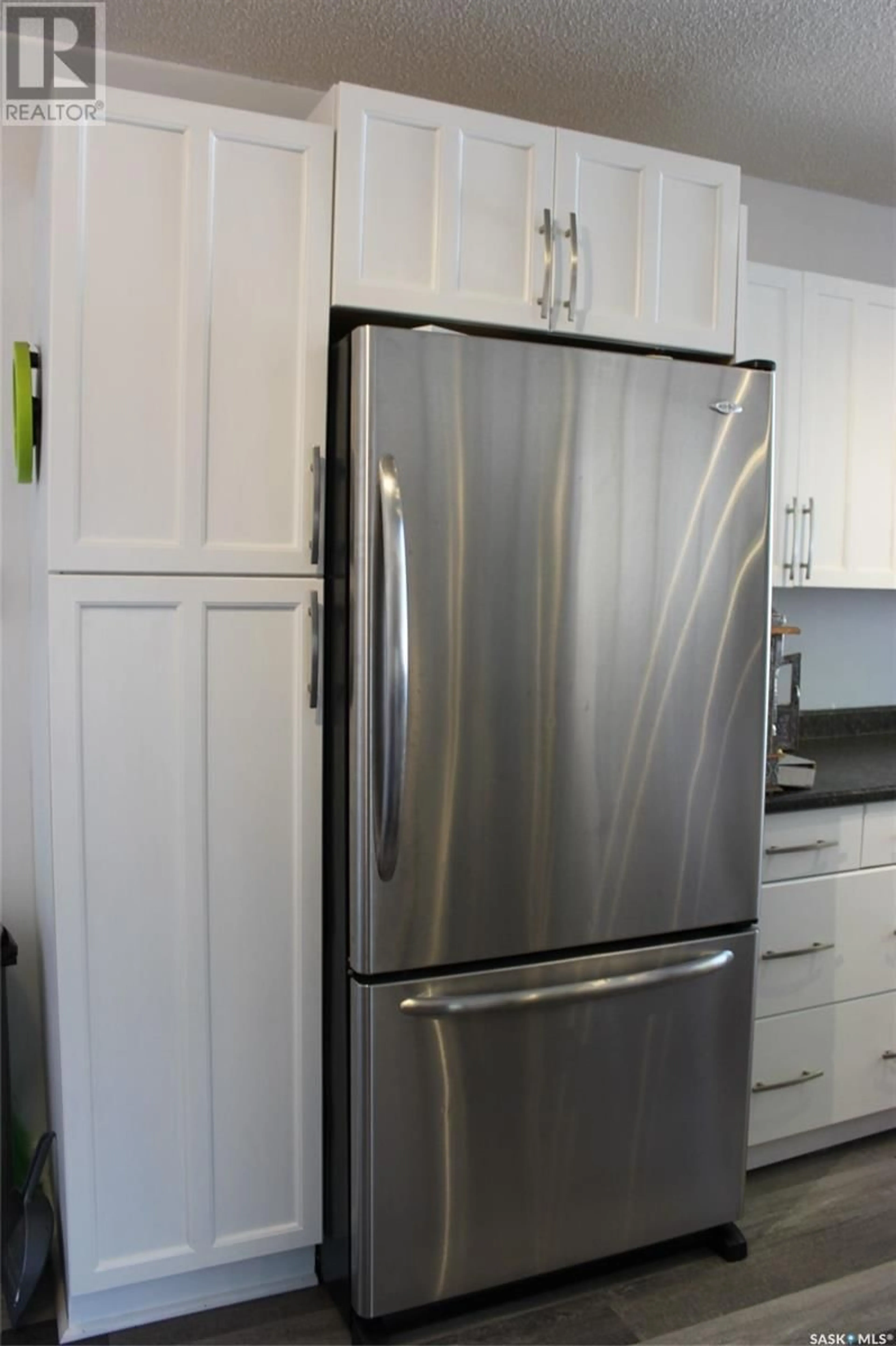 Standard kitchen, unknown for 530 7TH AVENUE, Shaunavon Saskatchewan S0N2M0