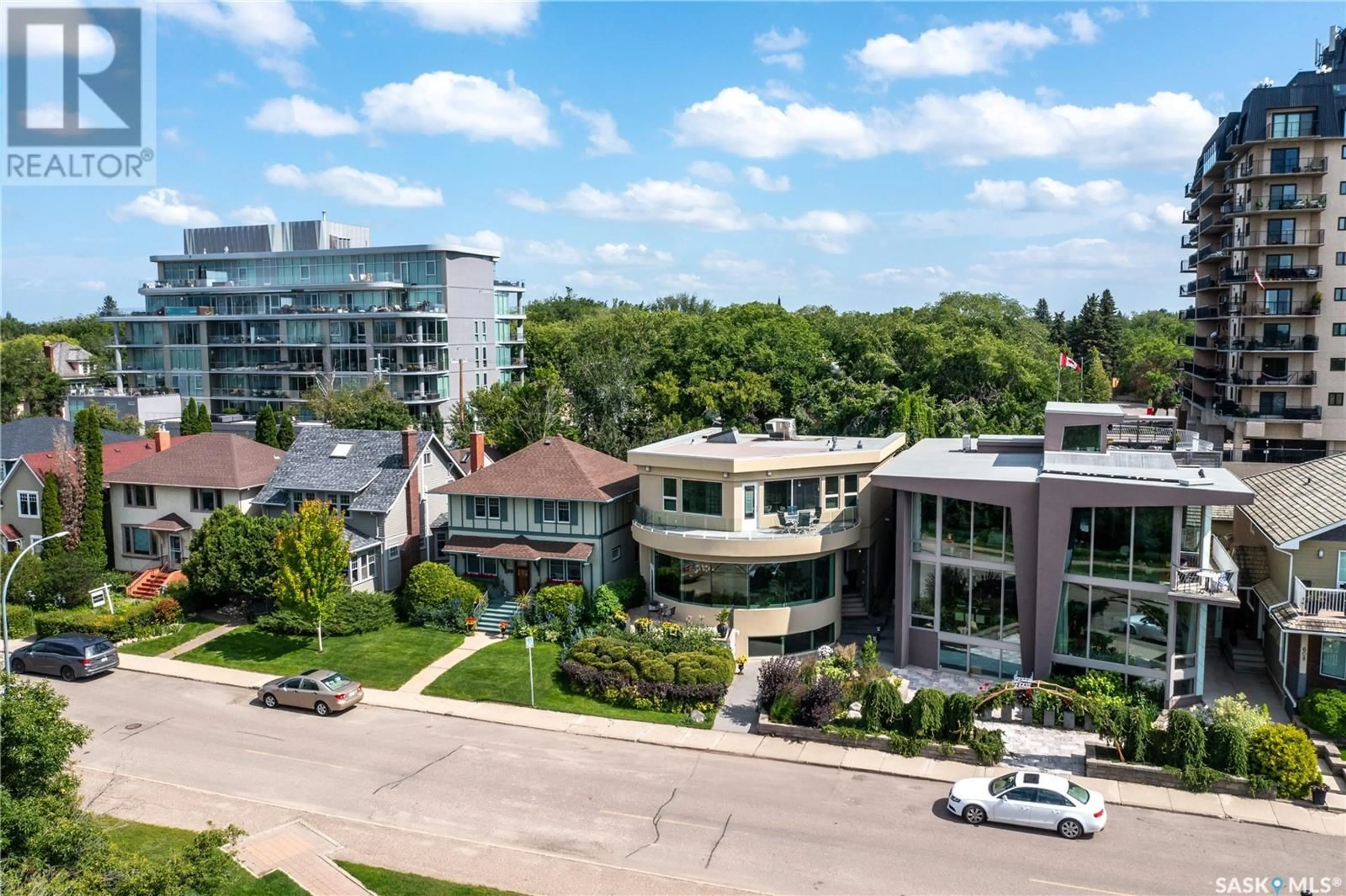 A pic from outside/outdoor area/front of a property/back of a property/a pic from drone, city buildings view from balcony for 616 SASKATCHEWAN CRESCENT, Saskatoon Saskatchewan S7N0K9