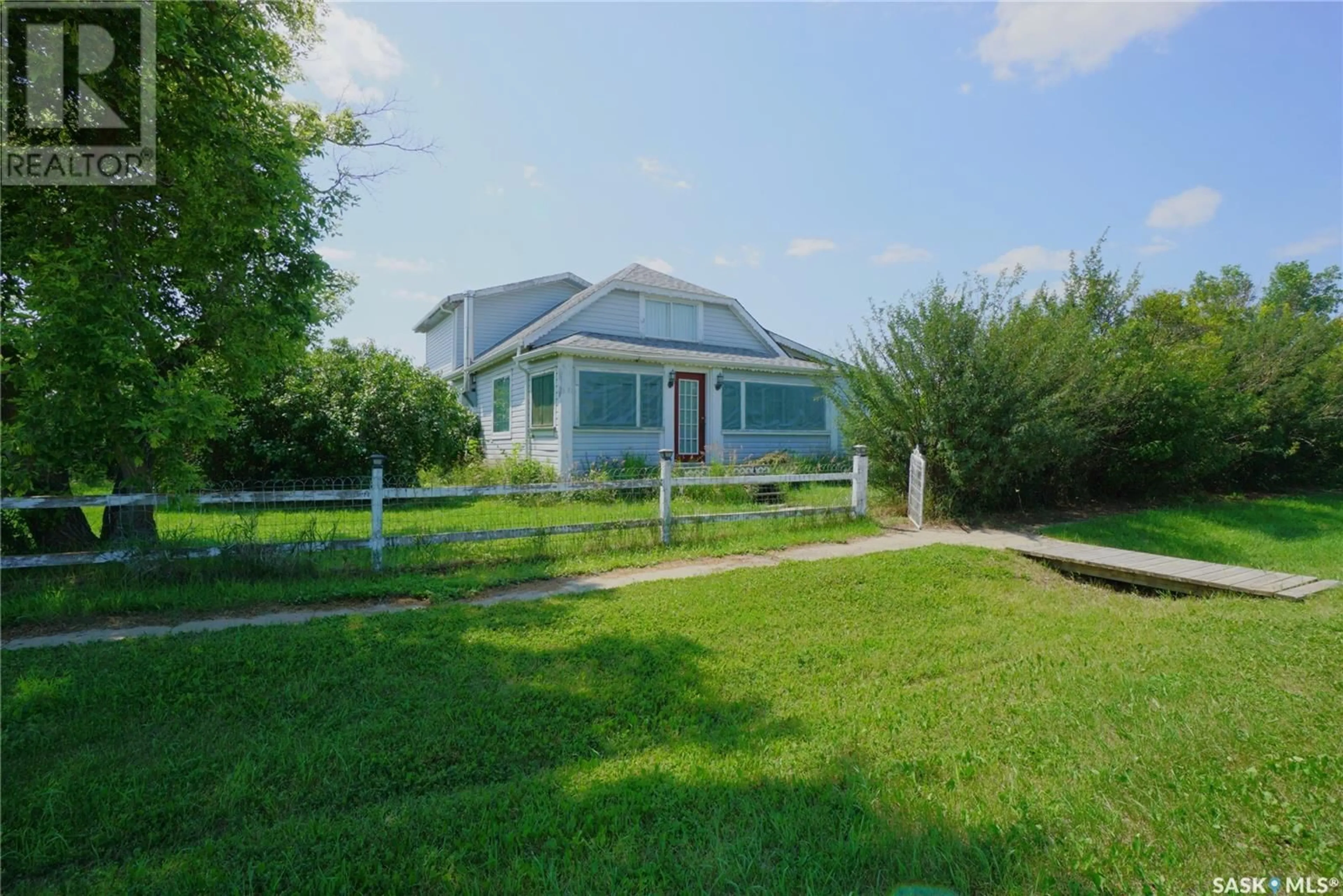 A pic from outside/outdoor area/front of a property/back of a property/a pic from drone, unknown for 7 1ST STREET, Elmsthorpe Rm No. 100 Saskatchewan S0H0C0