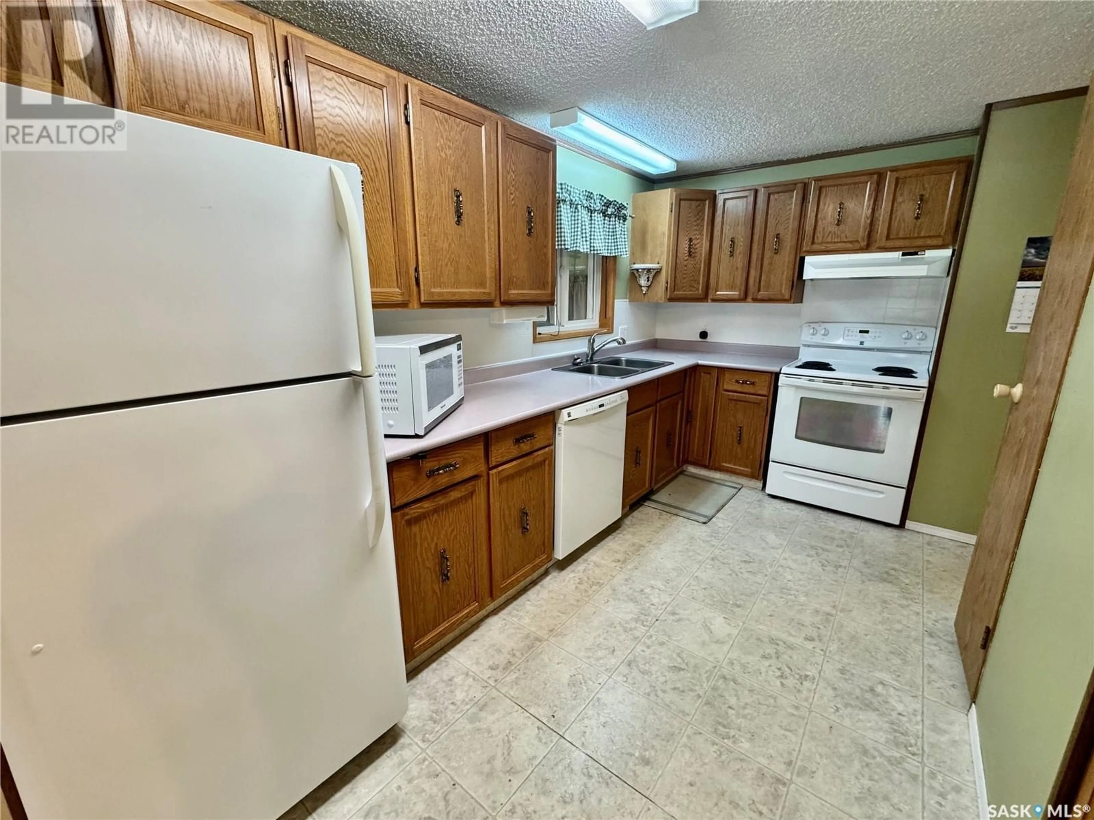 Standard kitchen, unknown for 534 RAILWAY AVENUE, Preeceville Saskatchewan S0A3B0